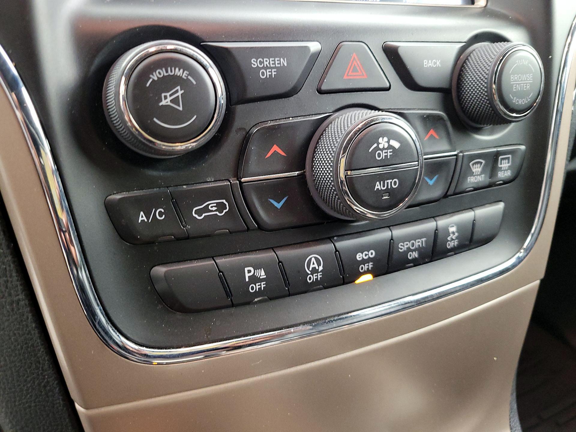 Thumbnail: 2016 Jeep Grand Cherokee - 17
