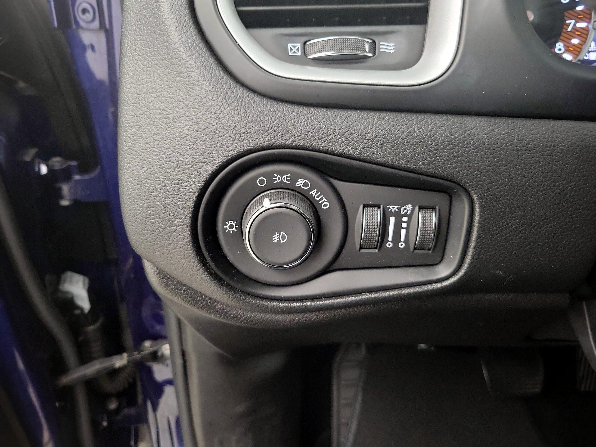 Thumbnail: 2021 Jeep Renegade - 13