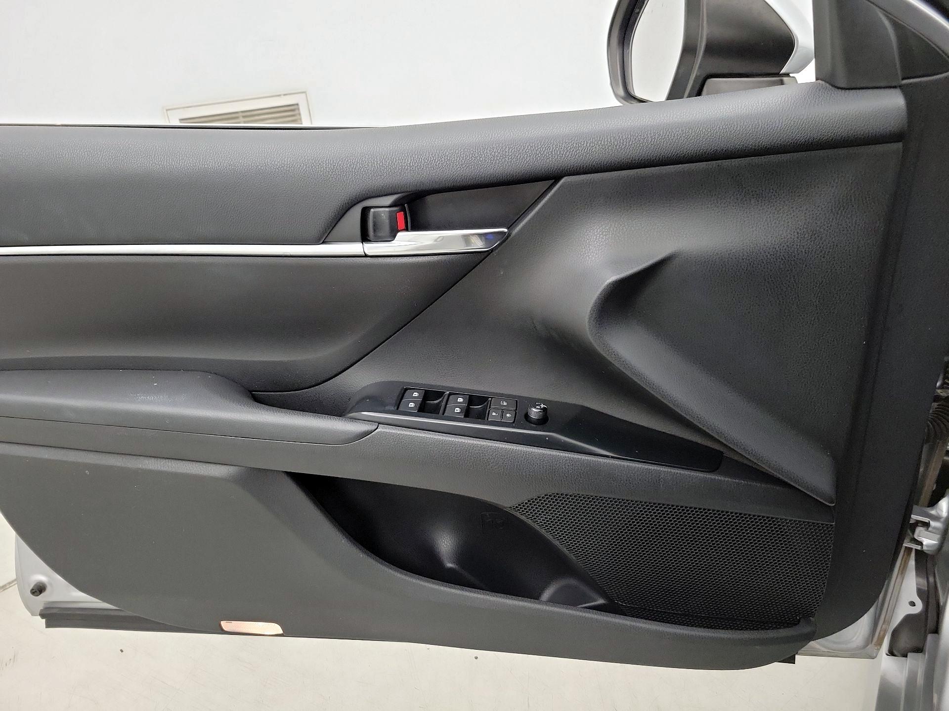 Thumbnail: 2019 Toyota Camry - 12