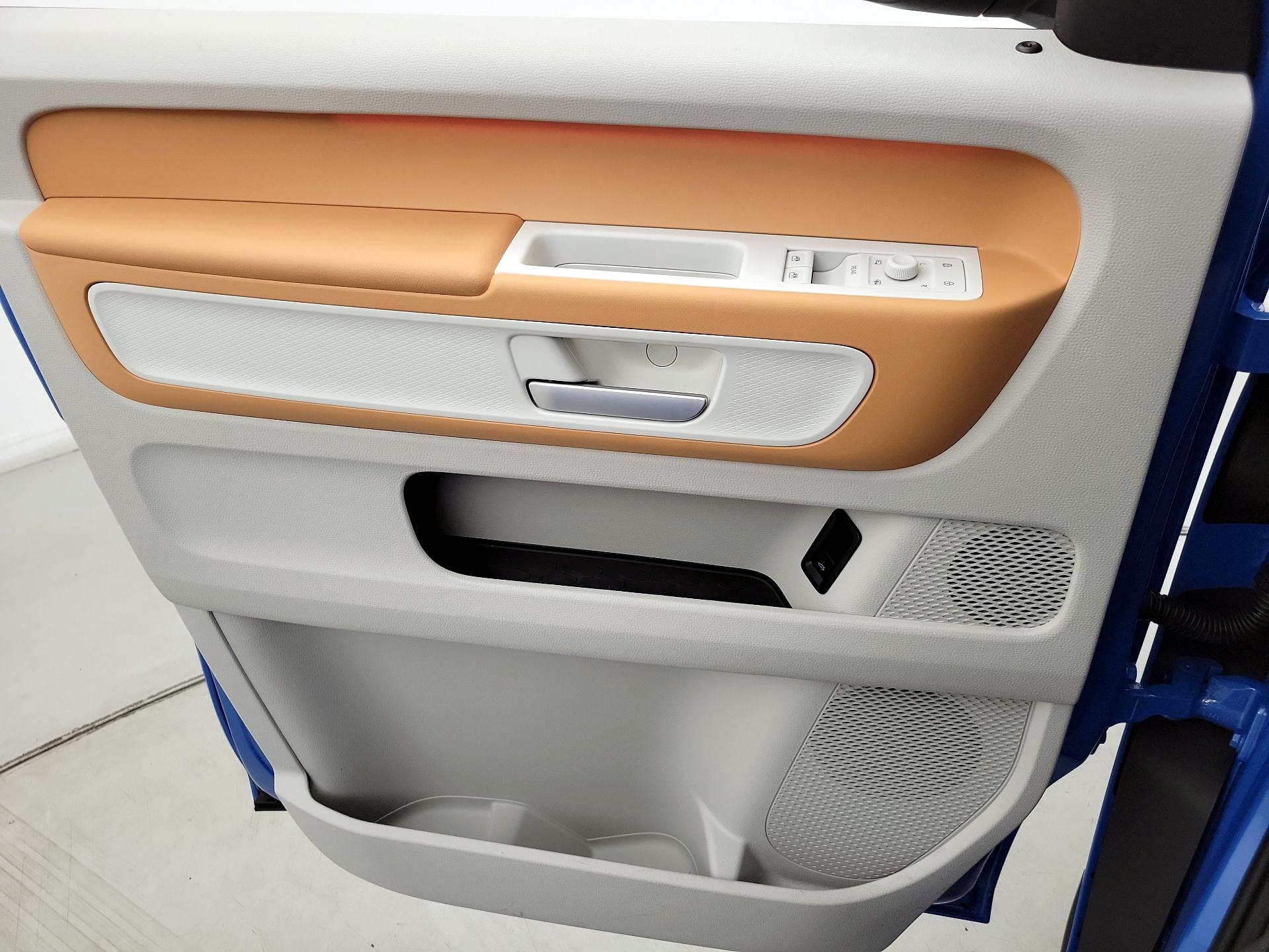 Thumbnail: 2025 Volkswagen ID.Buzz - 12