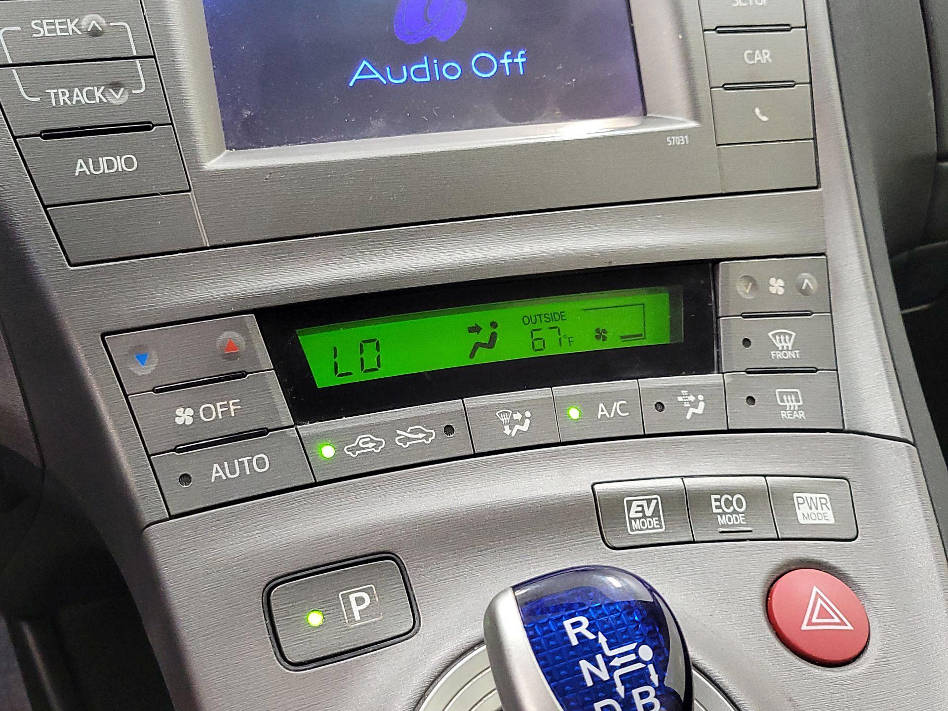 Thumbnail: 2015 Toyota Prius - 16