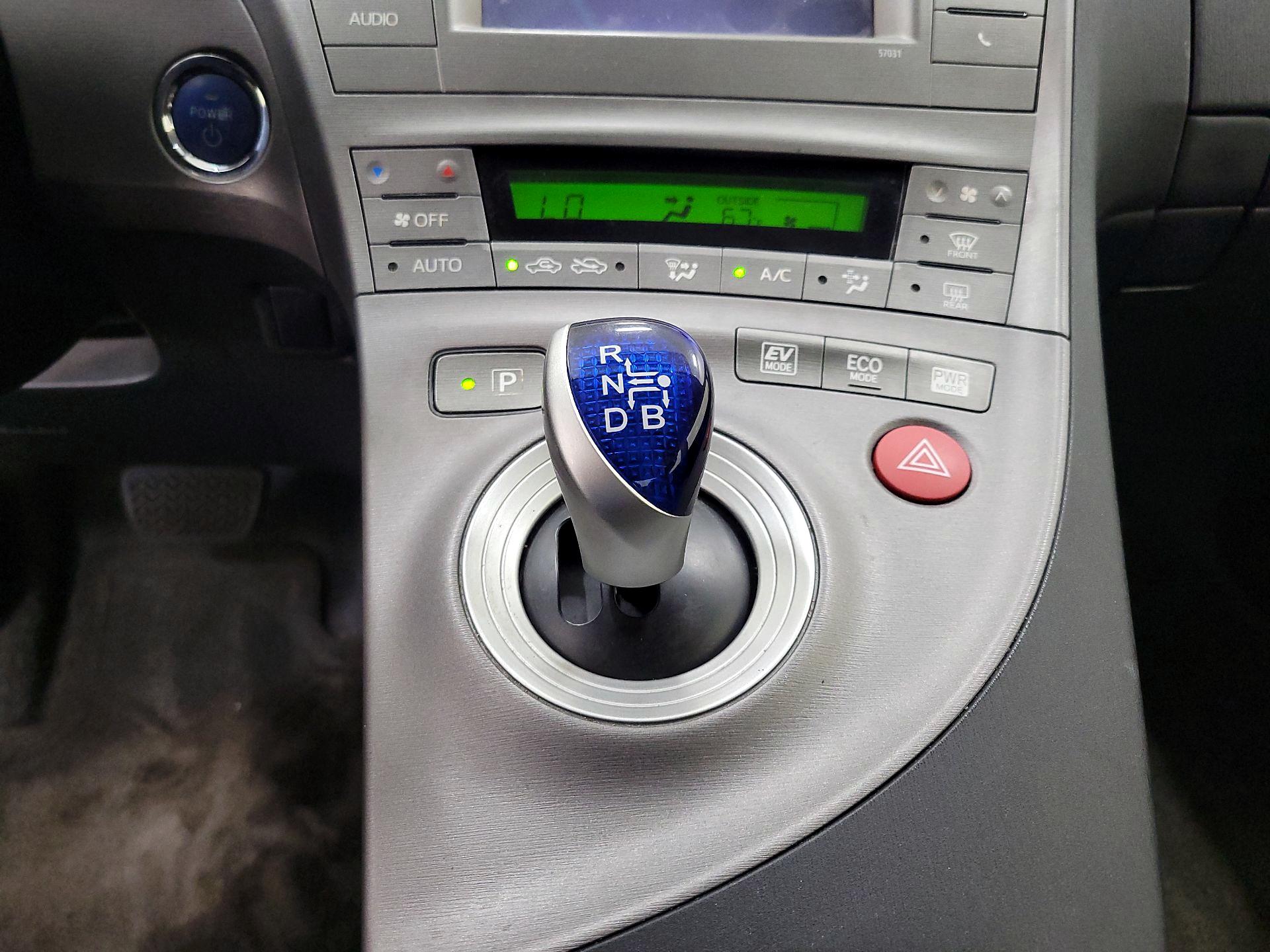 Thumbnail: 2015 Toyota Prius - 17