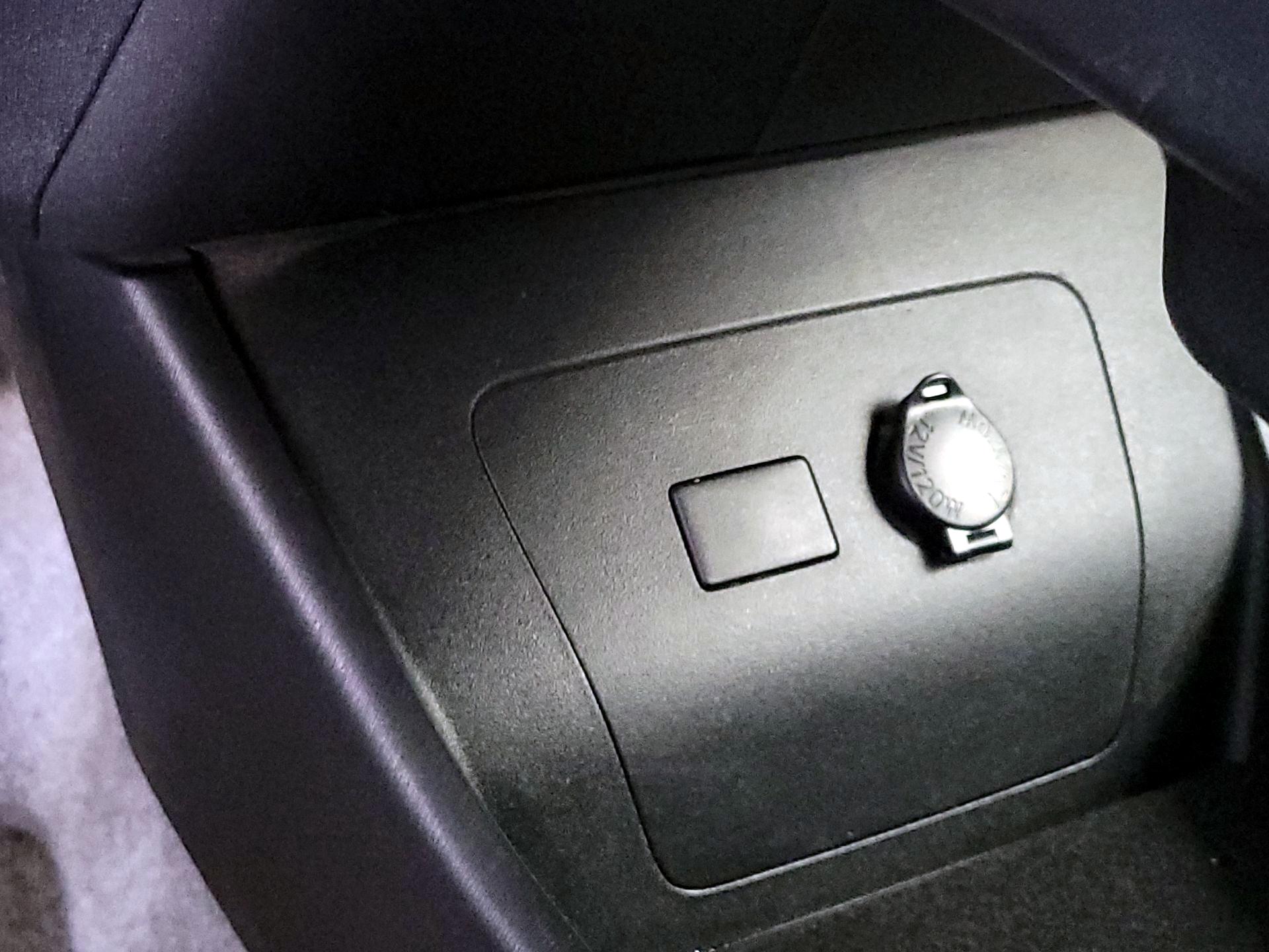 Thumbnail: 2015 Toyota Prius - 18