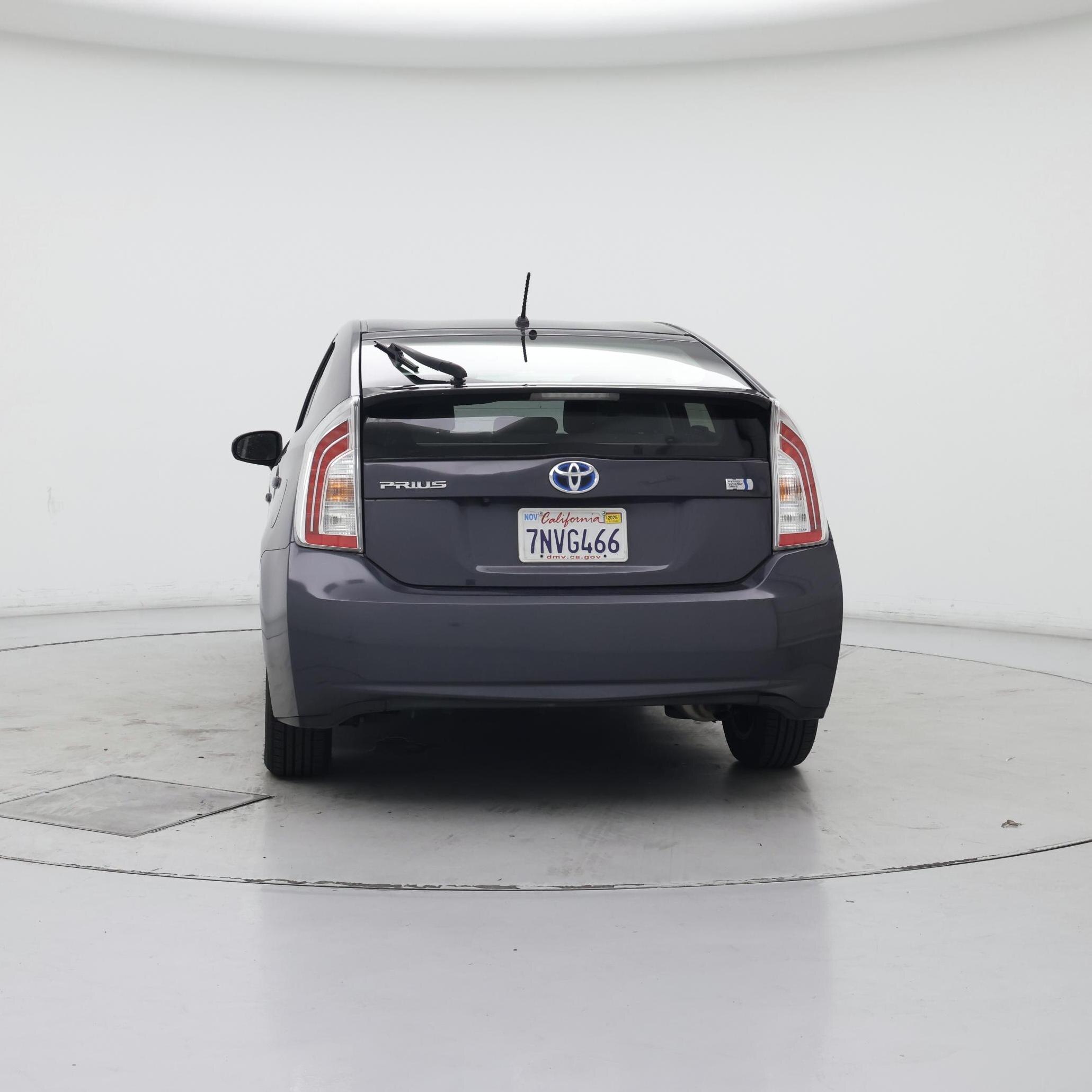 Thumbnail: 2015 Toyota Prius - 6