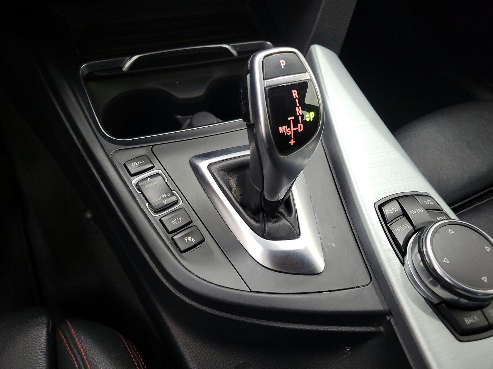 Thumbnail: 2016 BMW 3 Series - 18