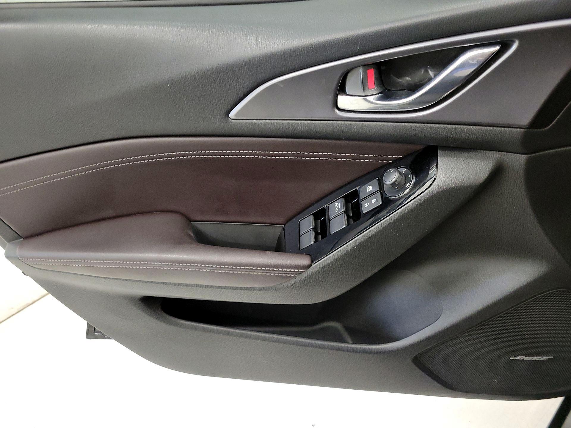 Thumbnail: 2017 Mazda Mazda3 - 12