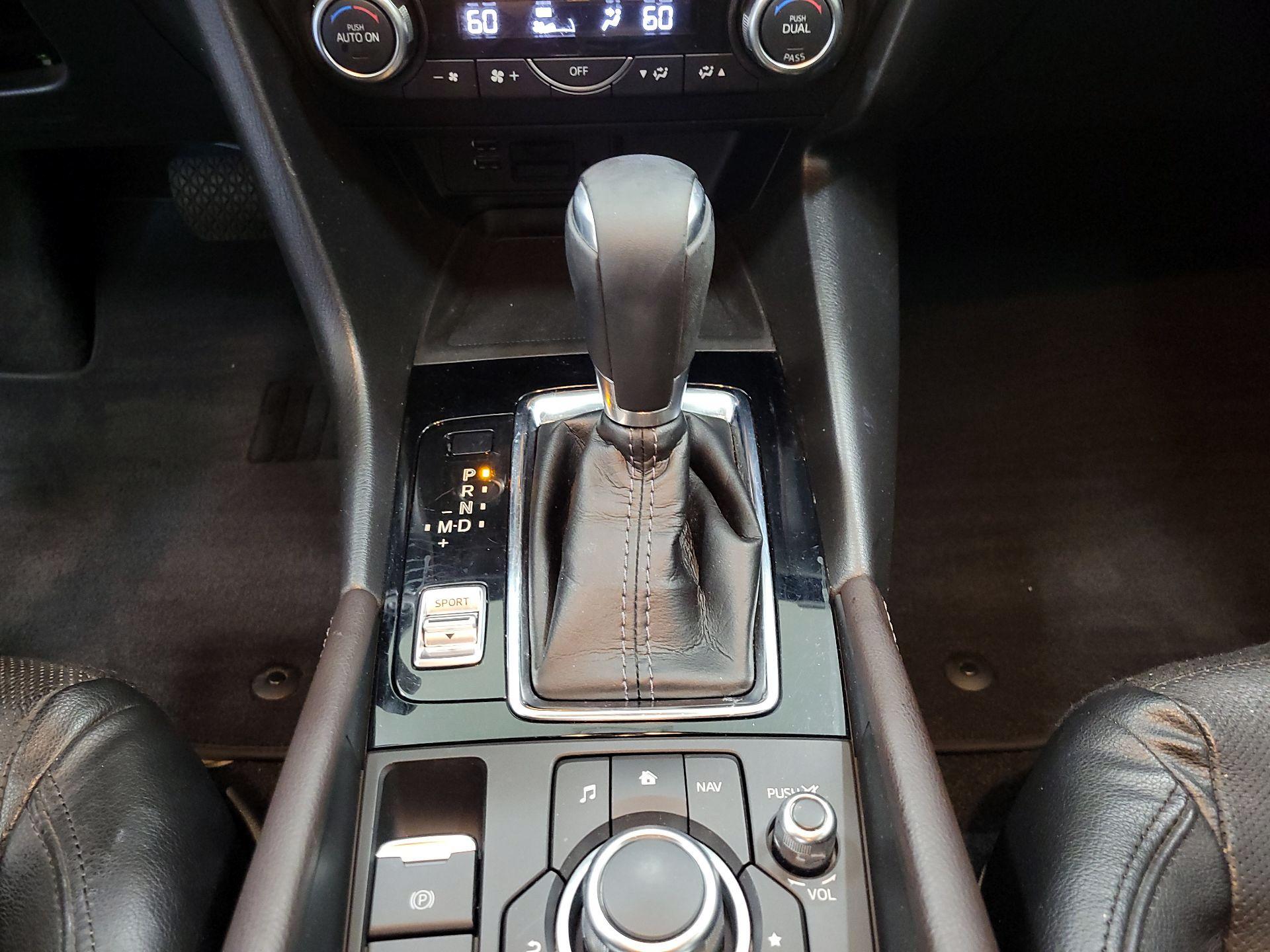 Thumbnail: 2017 Mazda Mazda3 - 18