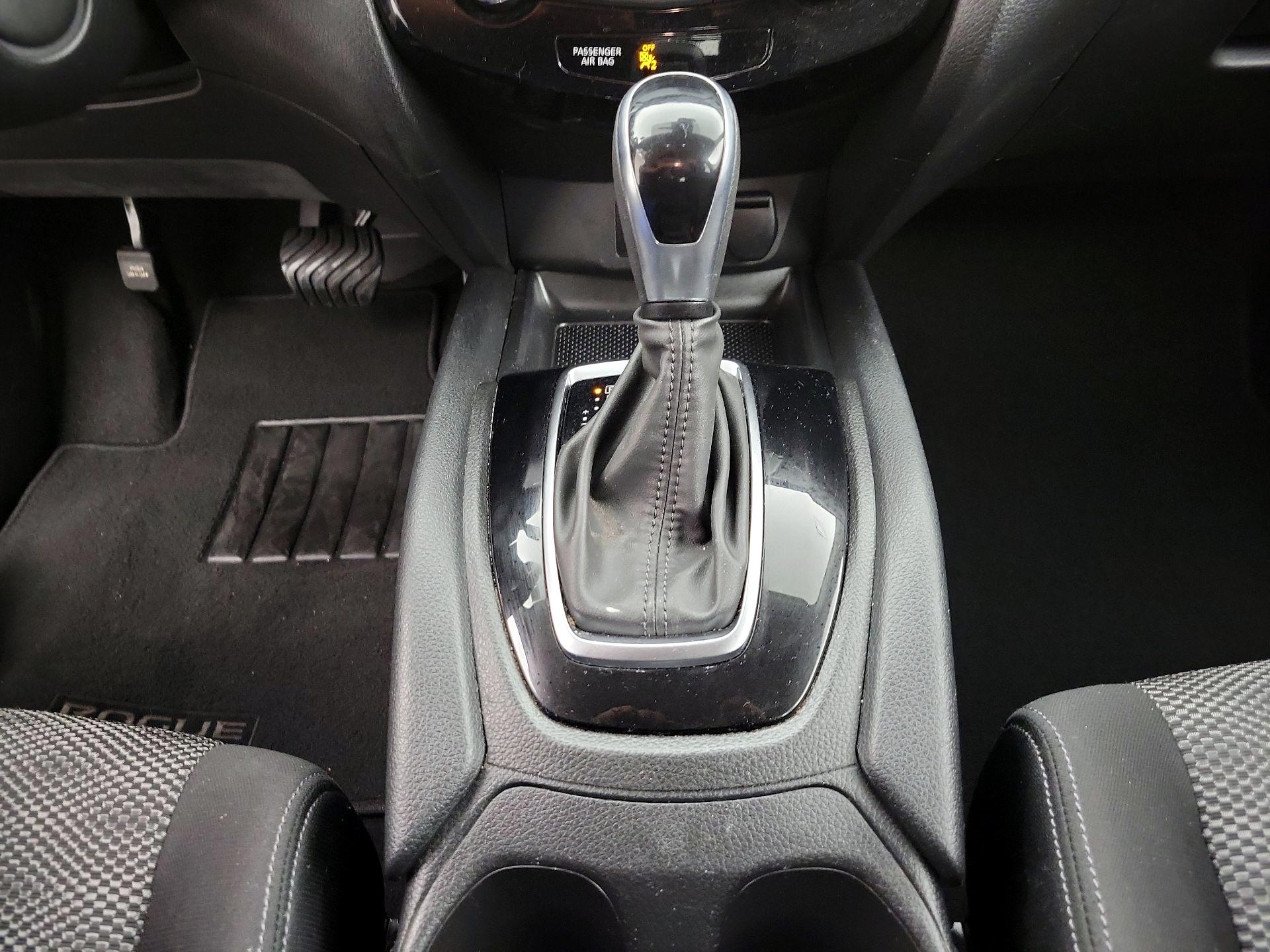Thumbnail: 2020 Nissan Rogue Sport - 17