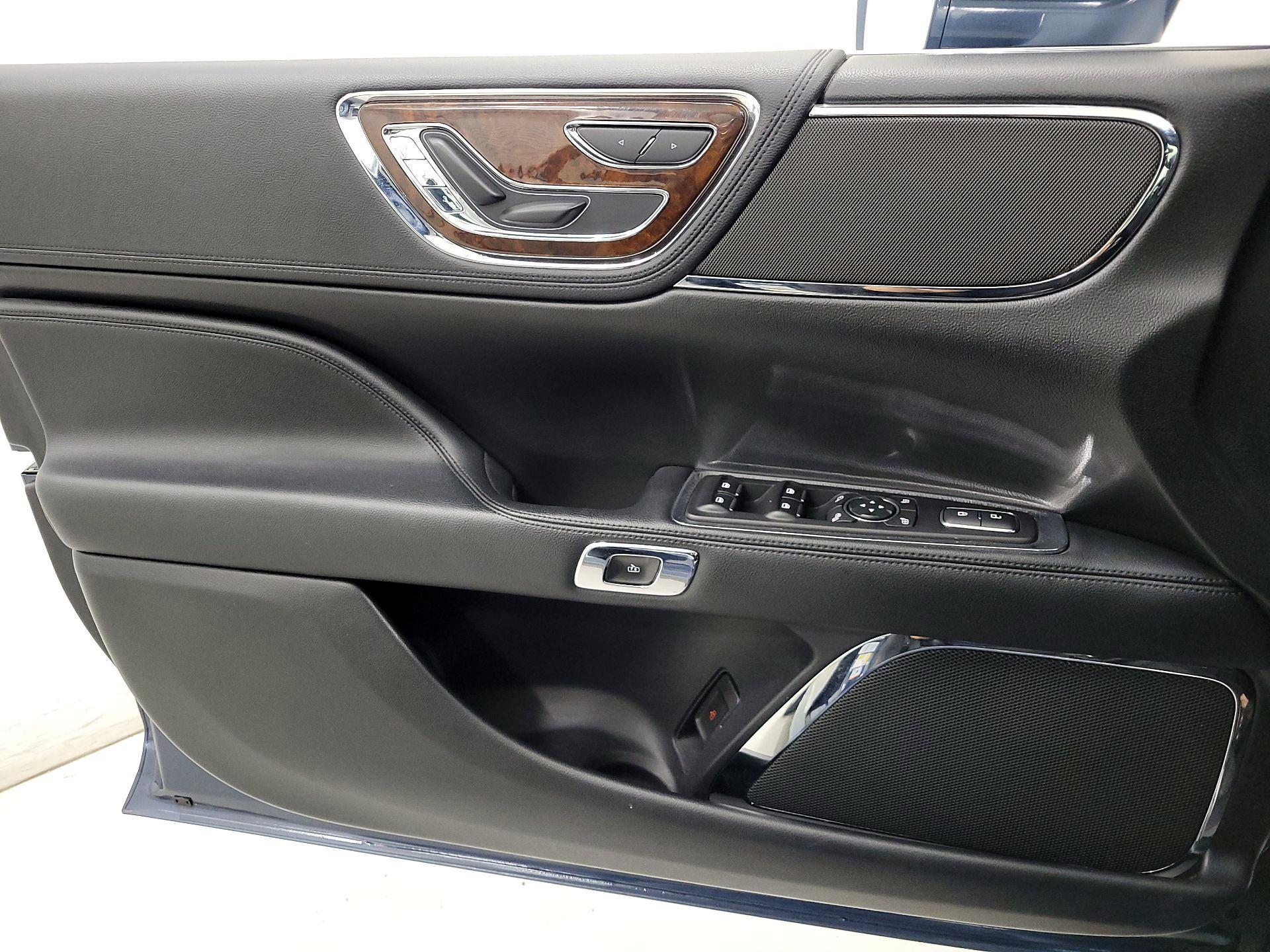 Thumbnail: 2019 Lincoln Continental - 12