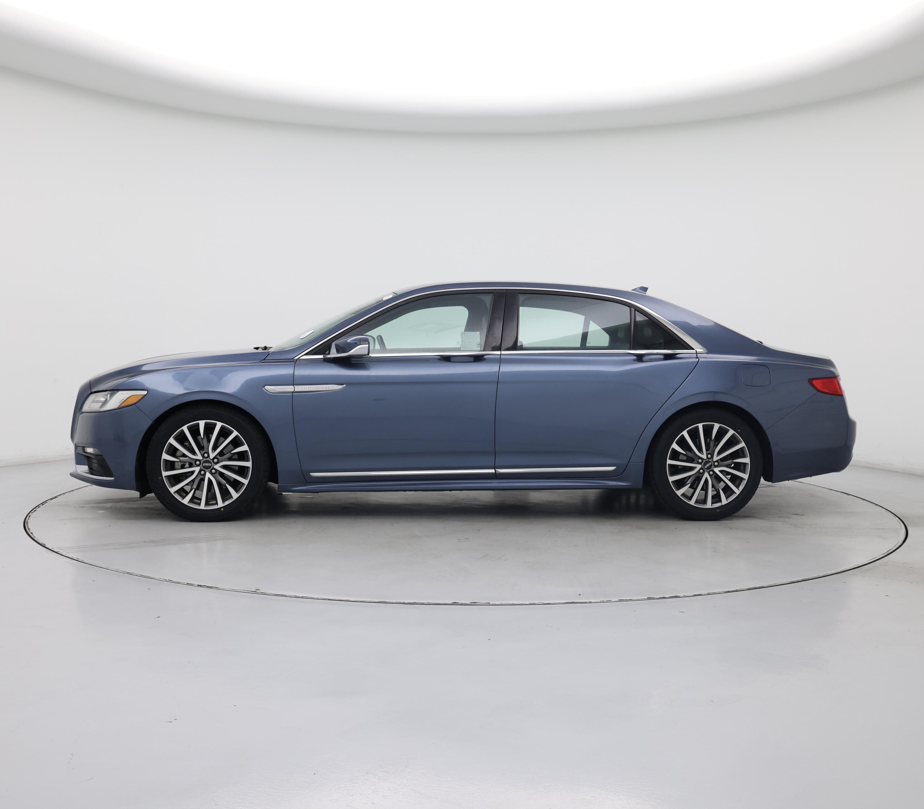 Thumbnail: 2019 Lincoln Continental - 3