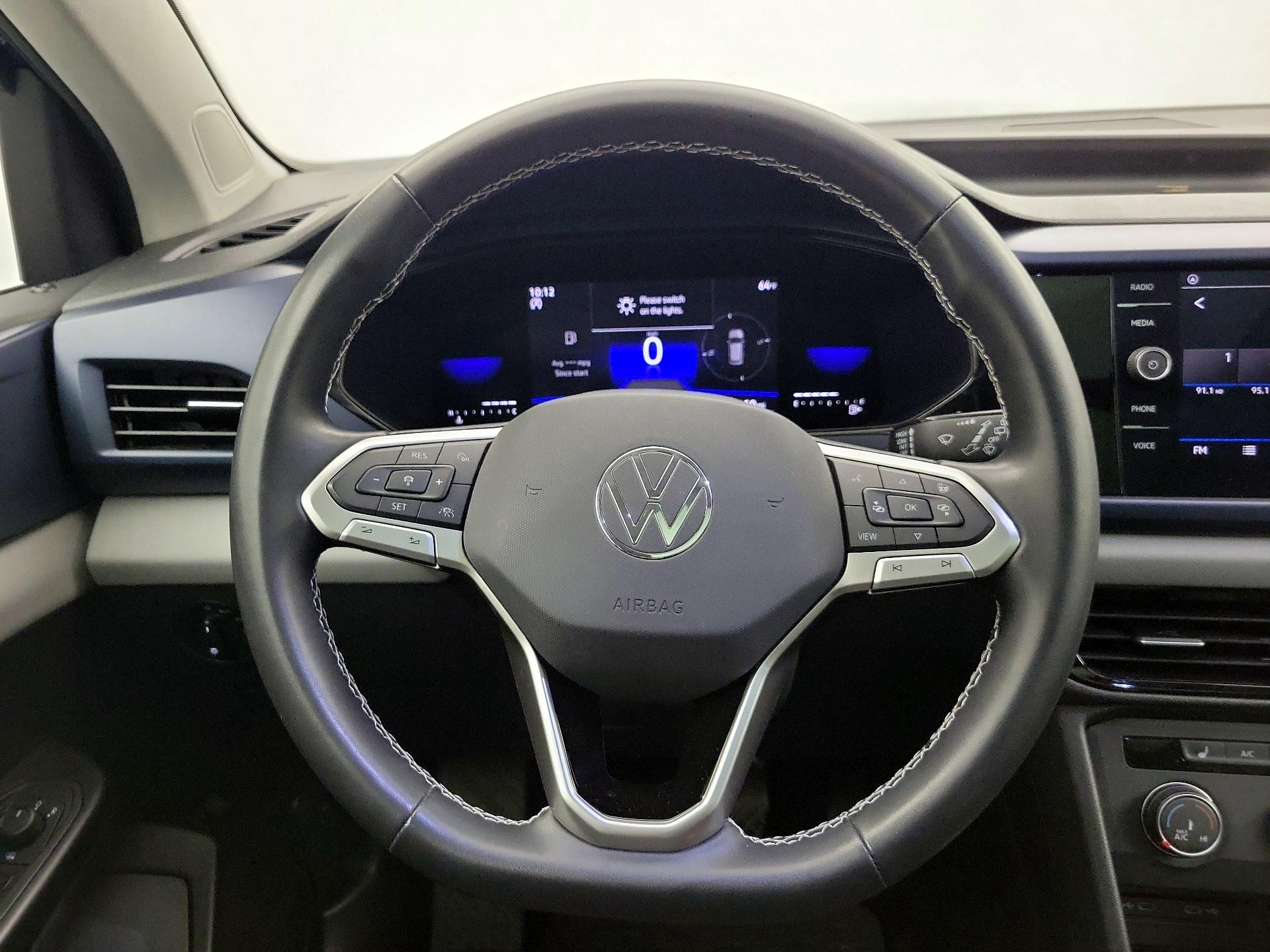 Thumbnail: 2022 Volkswagen Taos - 10
