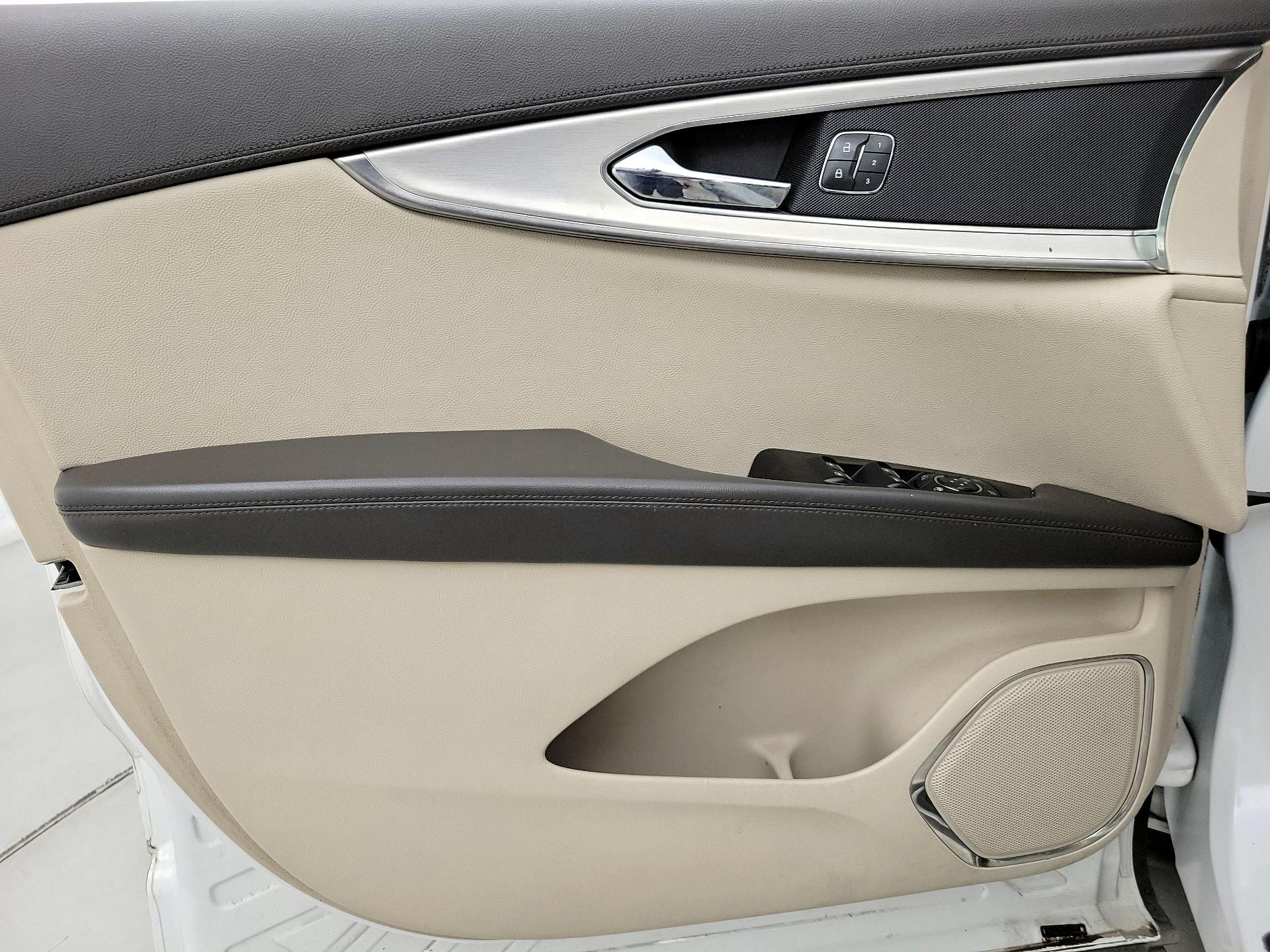 Thumbnail: 2020 Lincoln Nautilus - 12