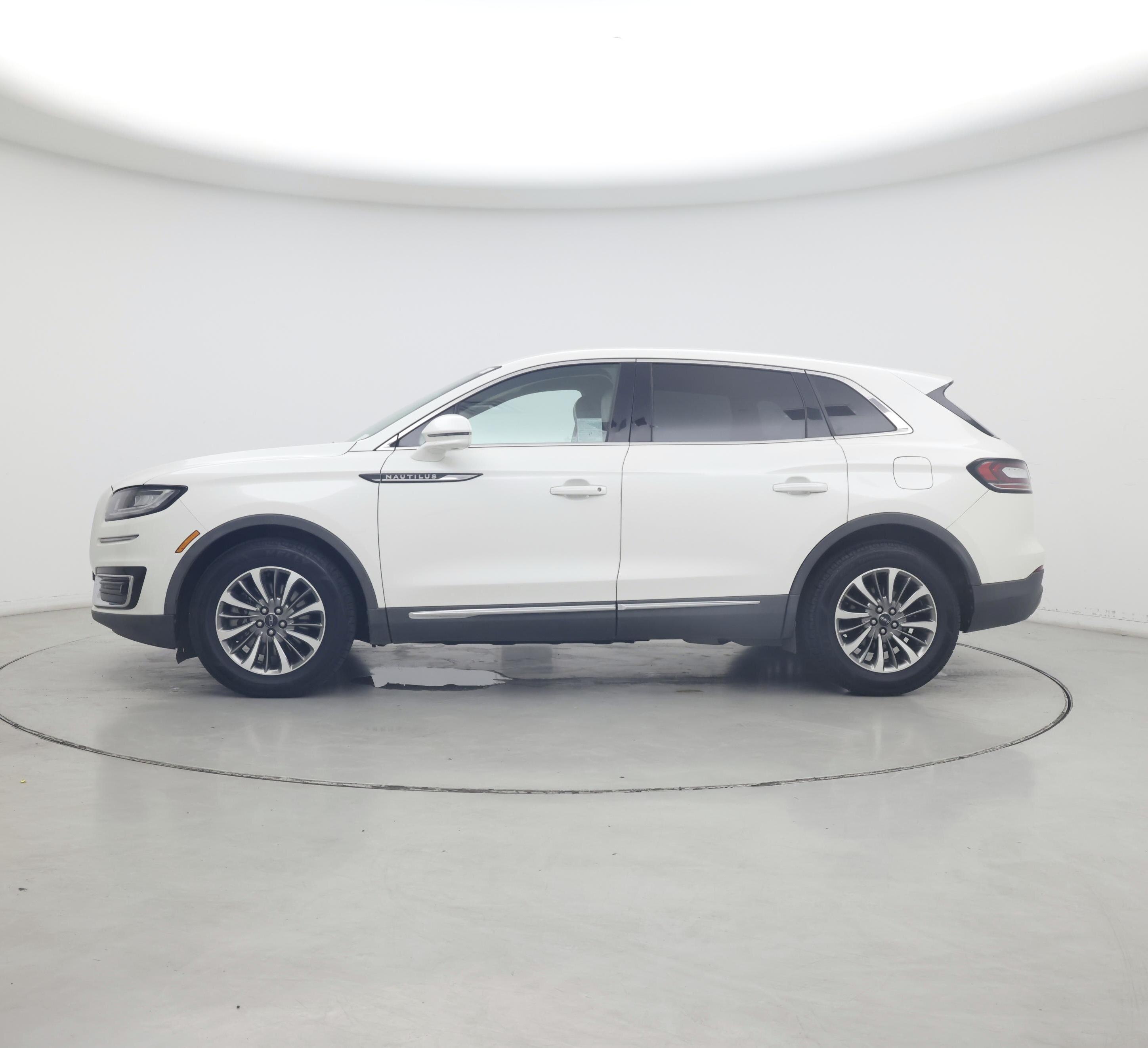 Thumbnail: 2020 Lincoln Nautilus - 3