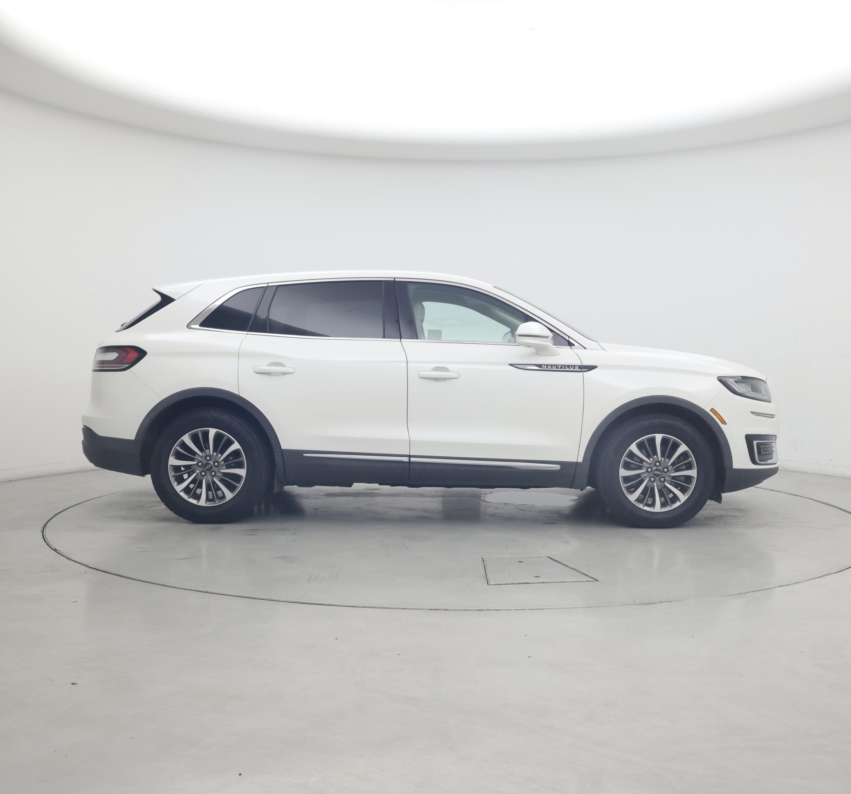Thumbnail: 2020 Lincoln Nautilus - 7