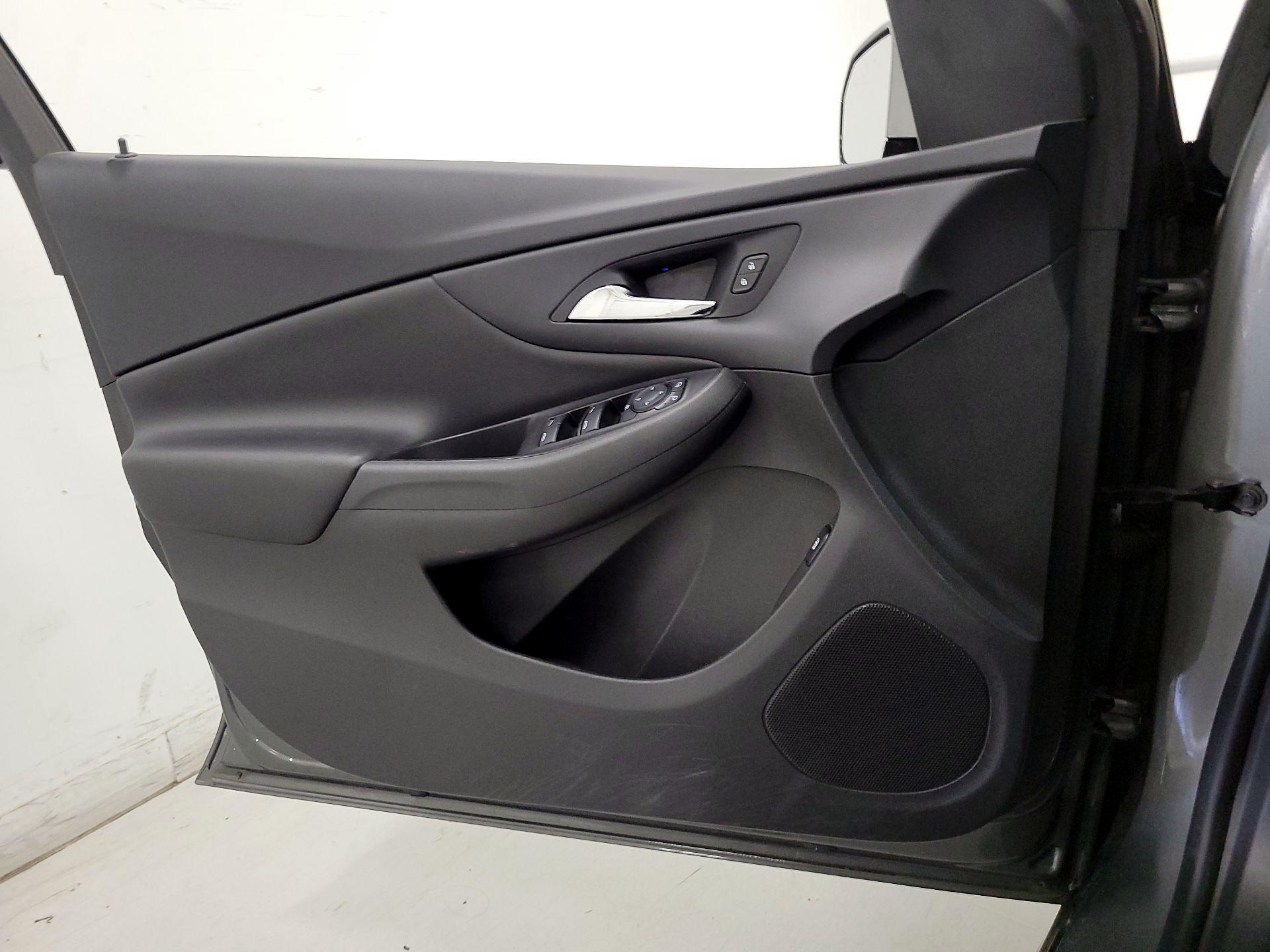 Thumbnail: 2017 Chevrolet Volt - 12