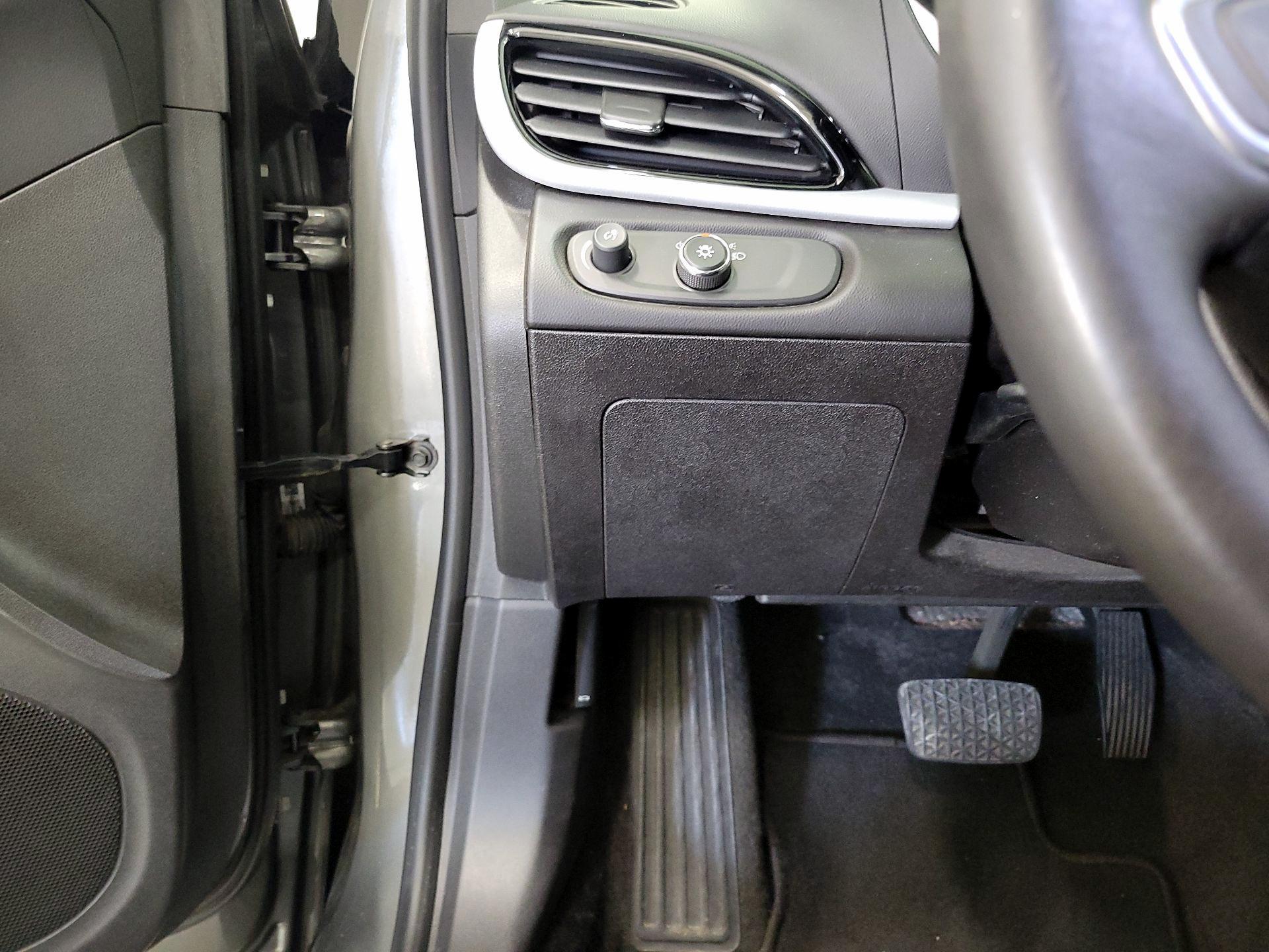 Thumbnail: 2017 Chevrolet Volt - 13