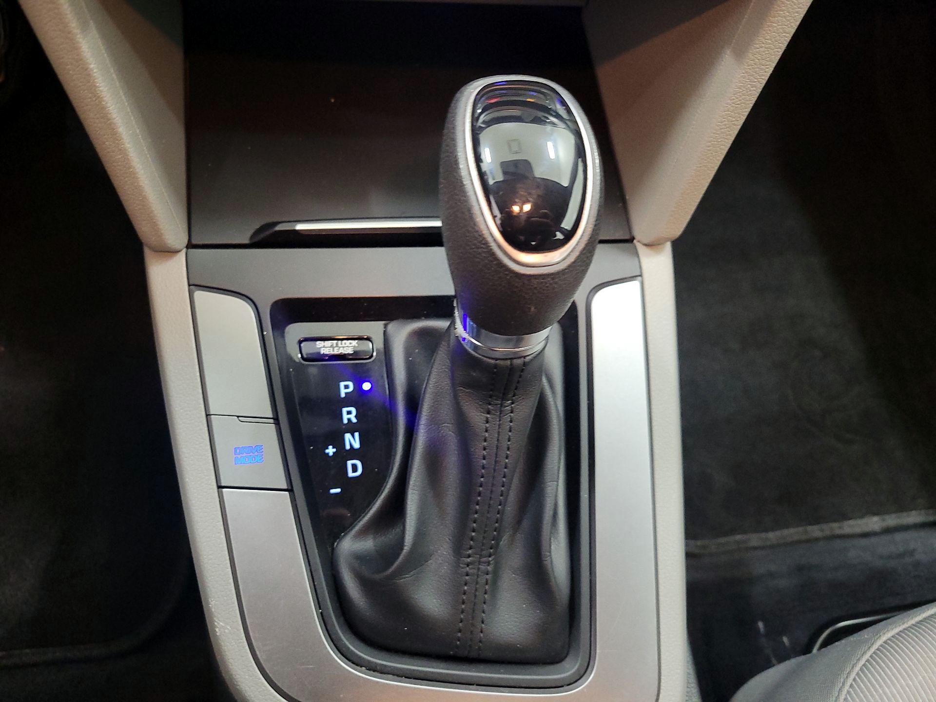 Thumbnail: 2018 Hyundai Elantra - 17