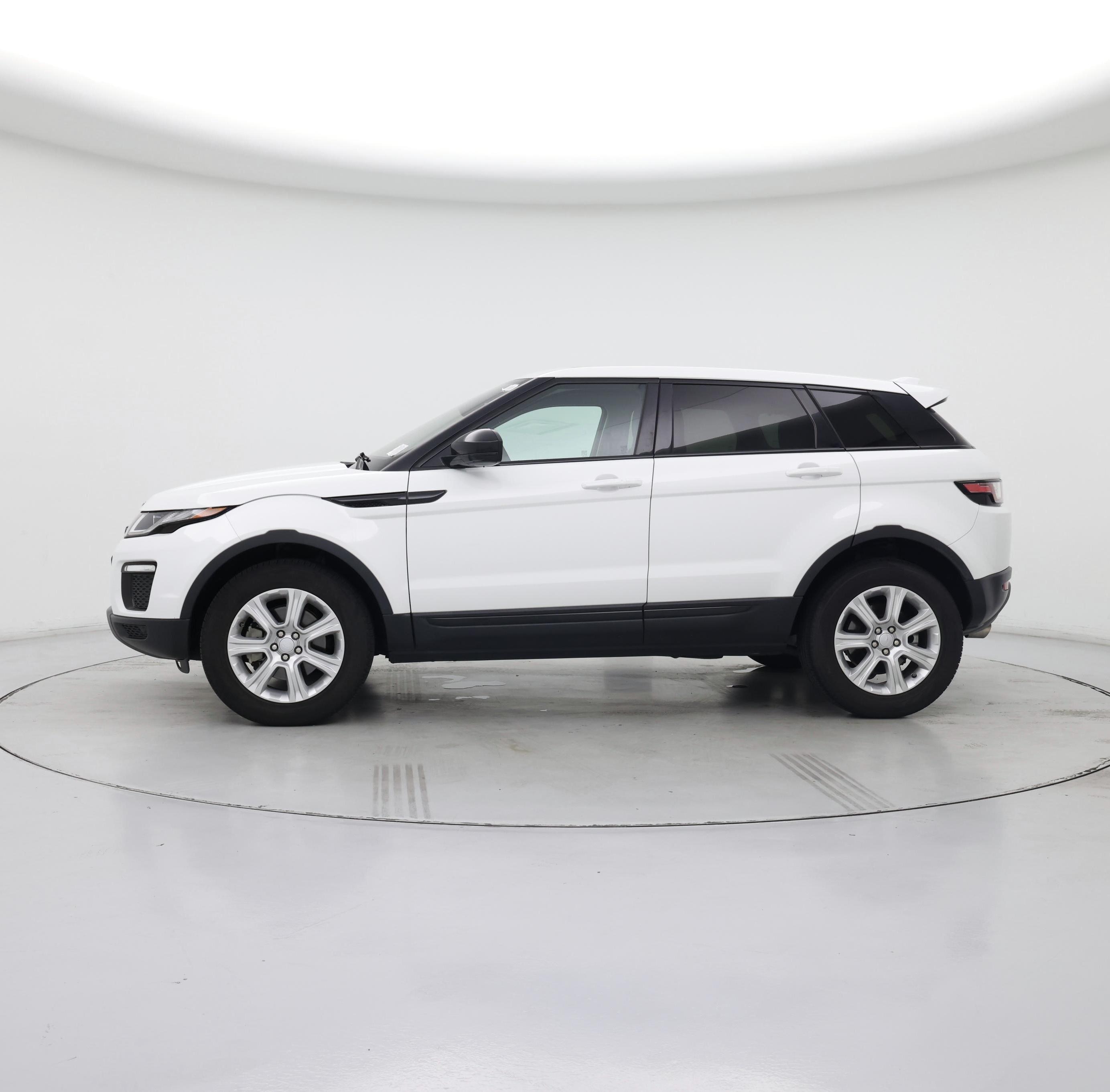 Thumbnail: 2018 Land Rover Range Rover Evoque - 3