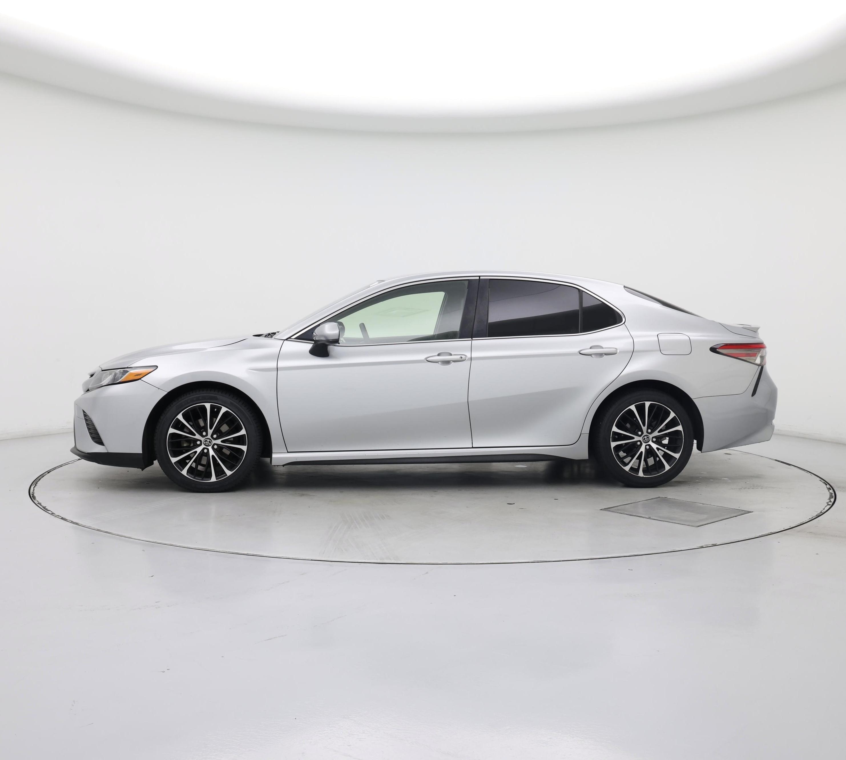 Thumbnail: 2018 Toyota Camry - 3