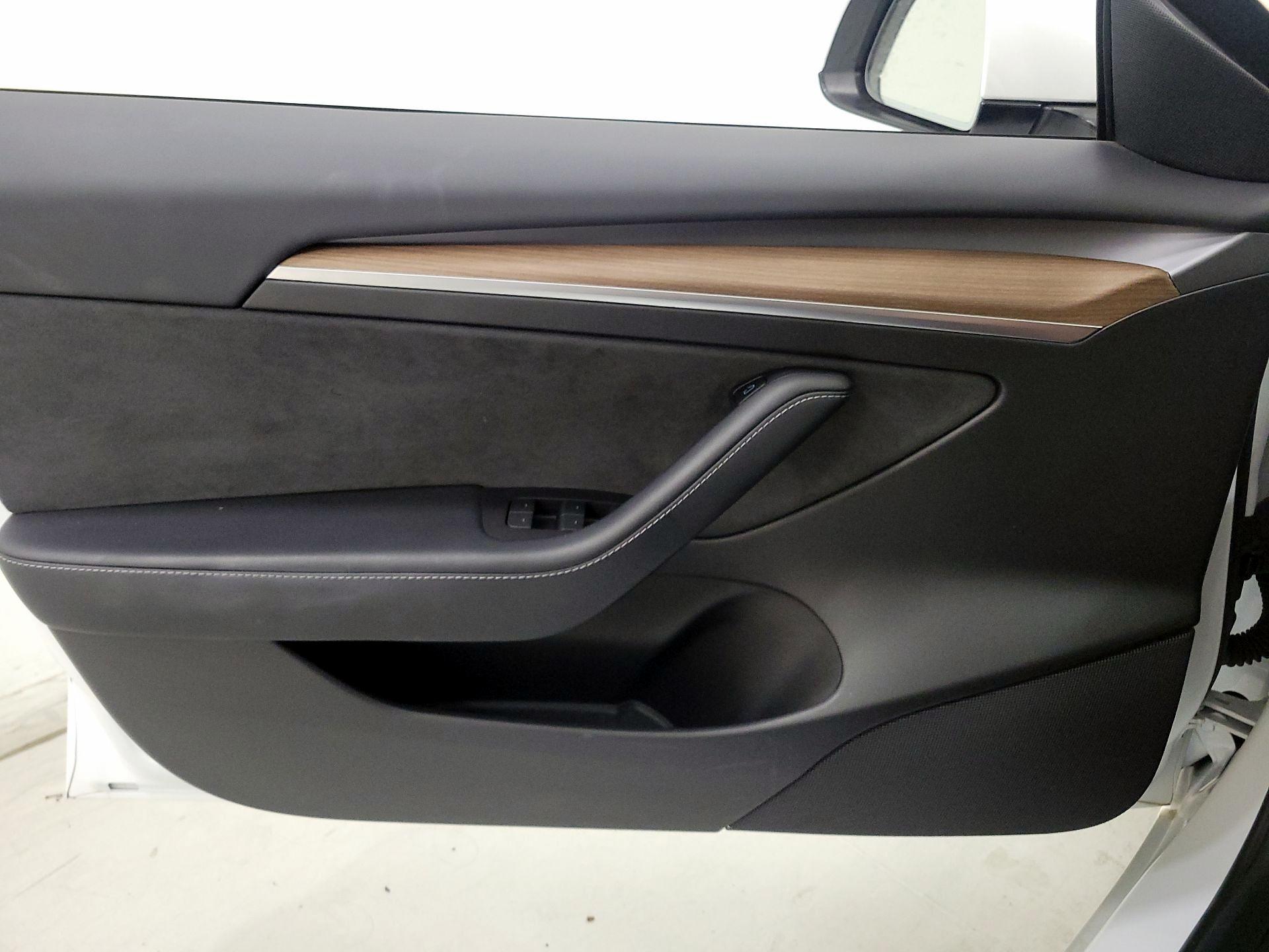 Thumbnail: 2022 Tesla Model 3 - 12