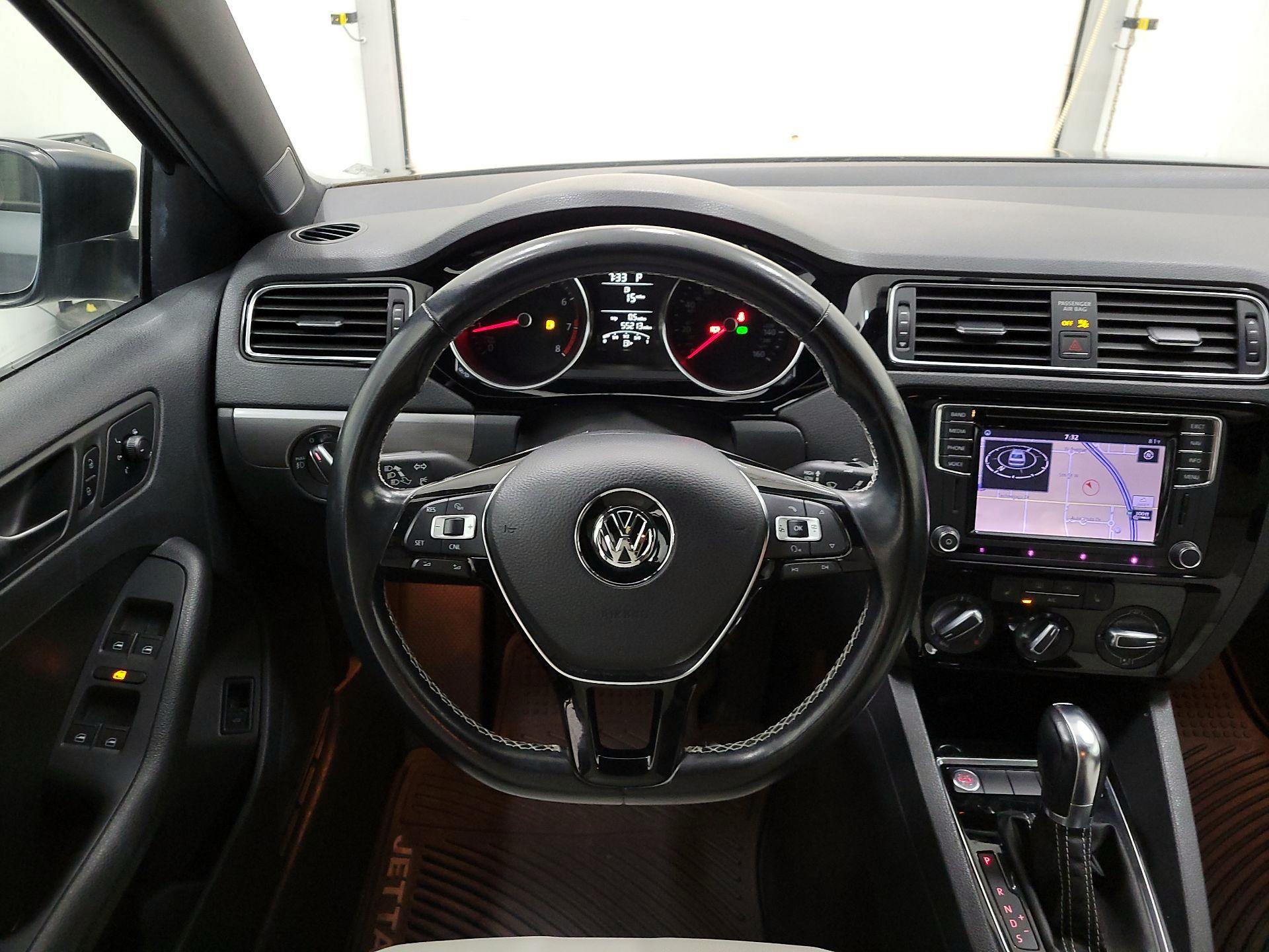 Thumbnail: 2016 Volkswagen Jetta - 10