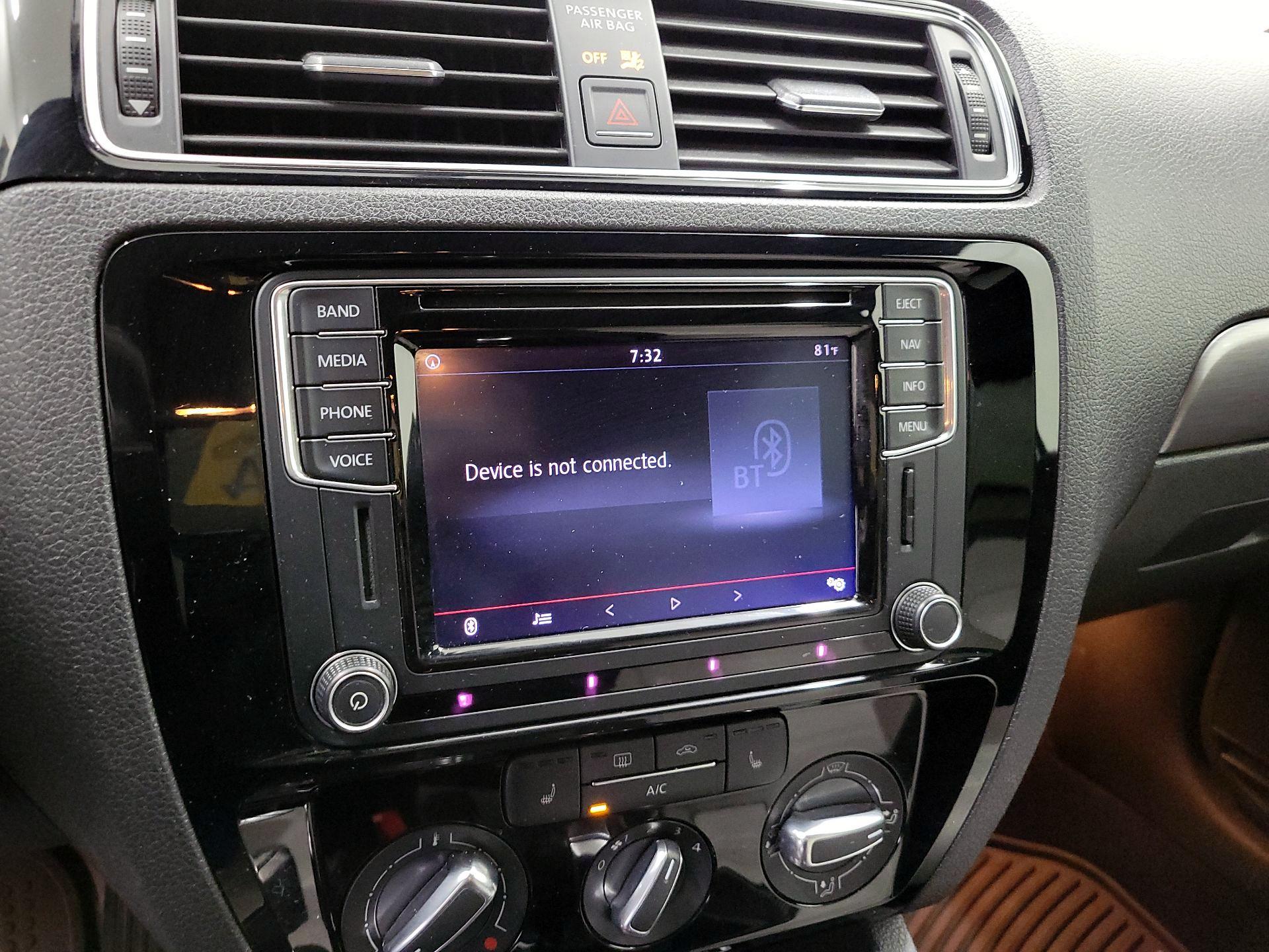 Thumbnail: 2016 Volkswagen Jetta - 16