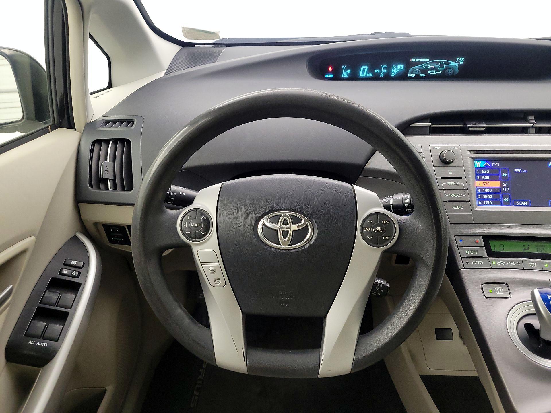 Thumbnail: 2014 Toyota Prius - 10