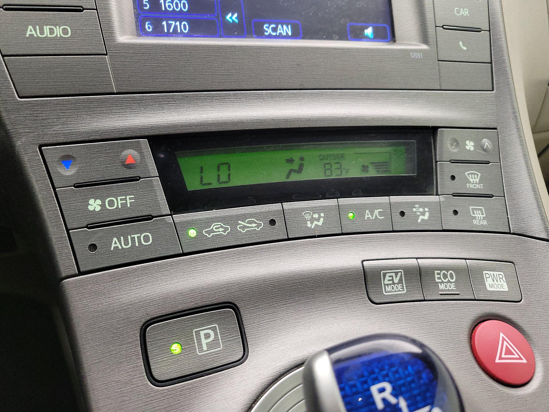 Thumbnail: 2014 Toyota Prius - 14