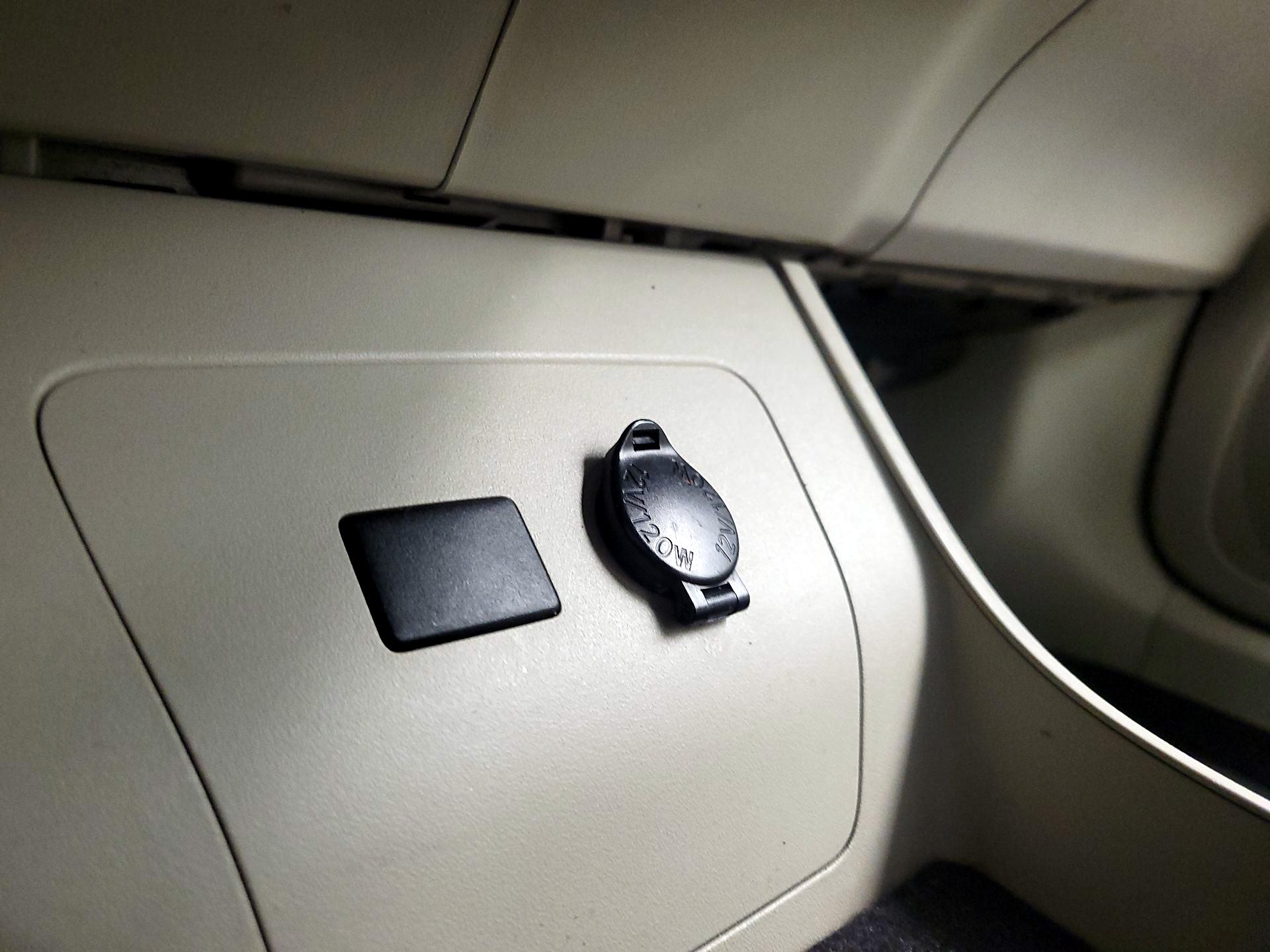 Thumbnail: 2014 Toyota Prius - 16