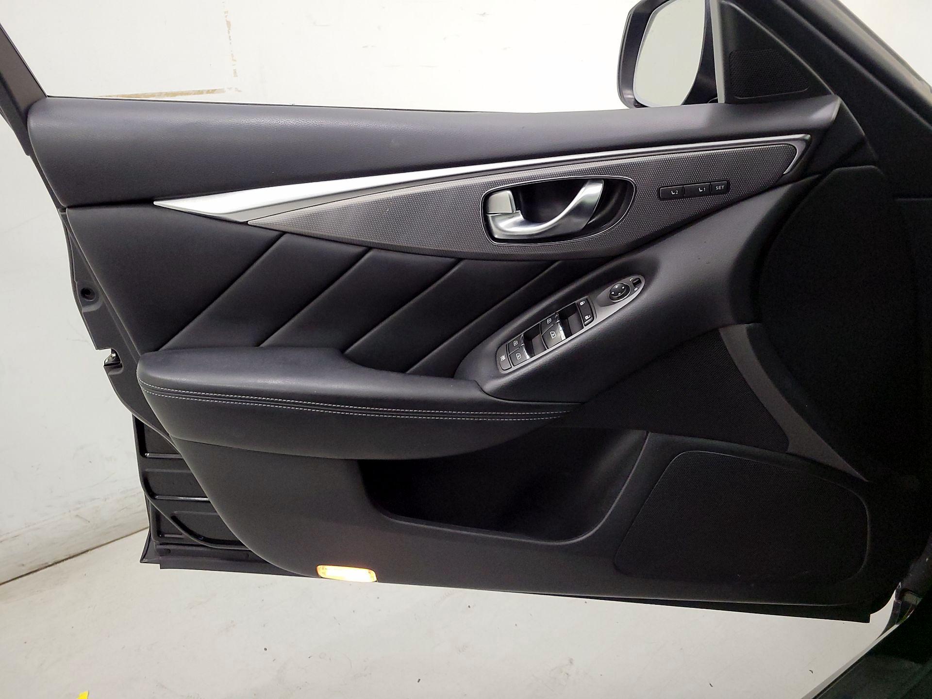 Thumbnail: 2016 INFINITI Q50 - 12