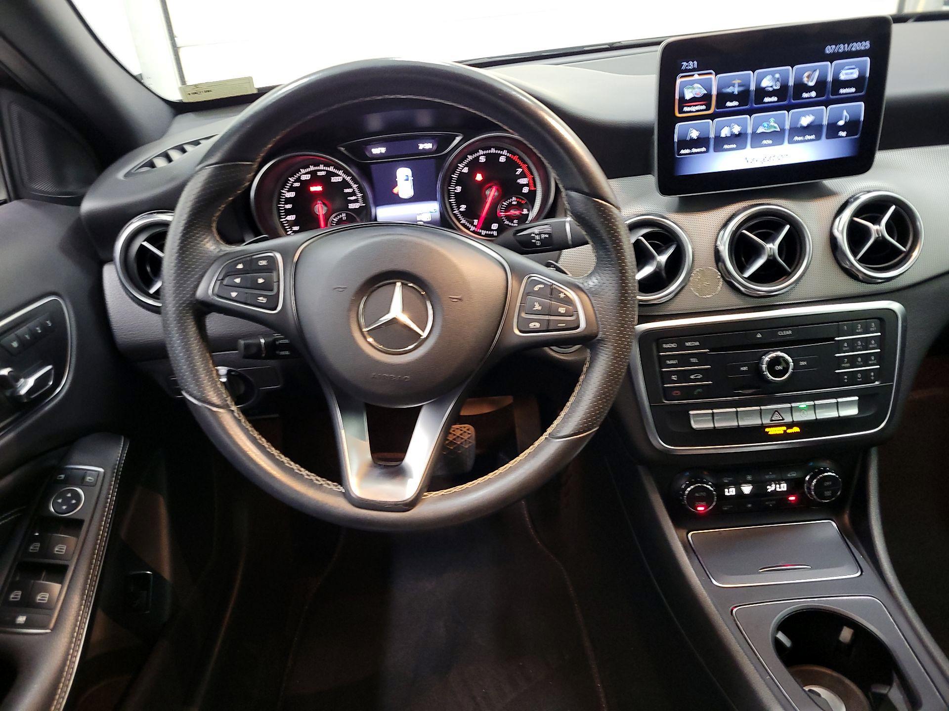 Thumbnail: 2018 Mercedes-Benz GLA - 10