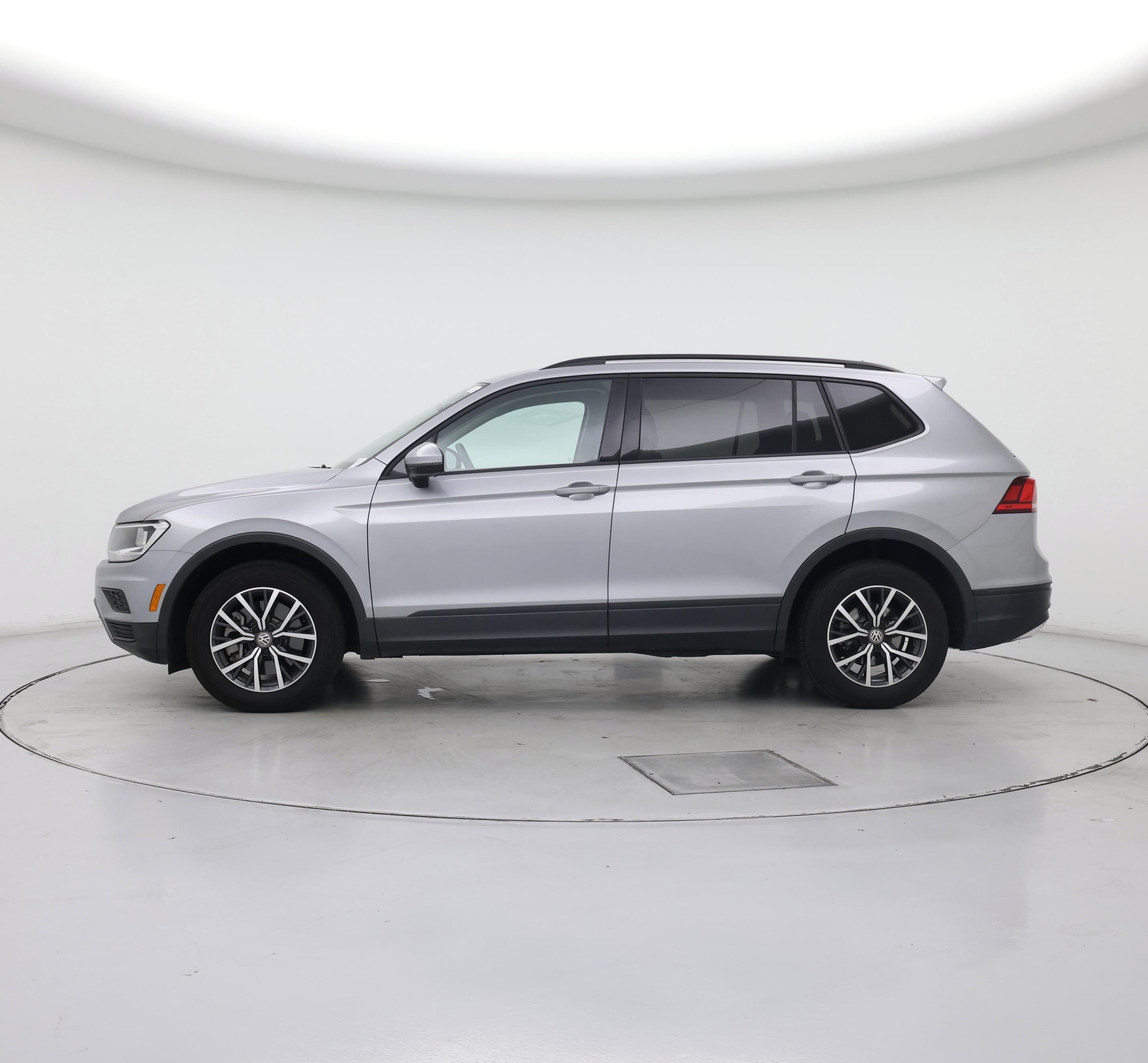 Thumbnail: 2021 Volkswagen Tiguan - 3