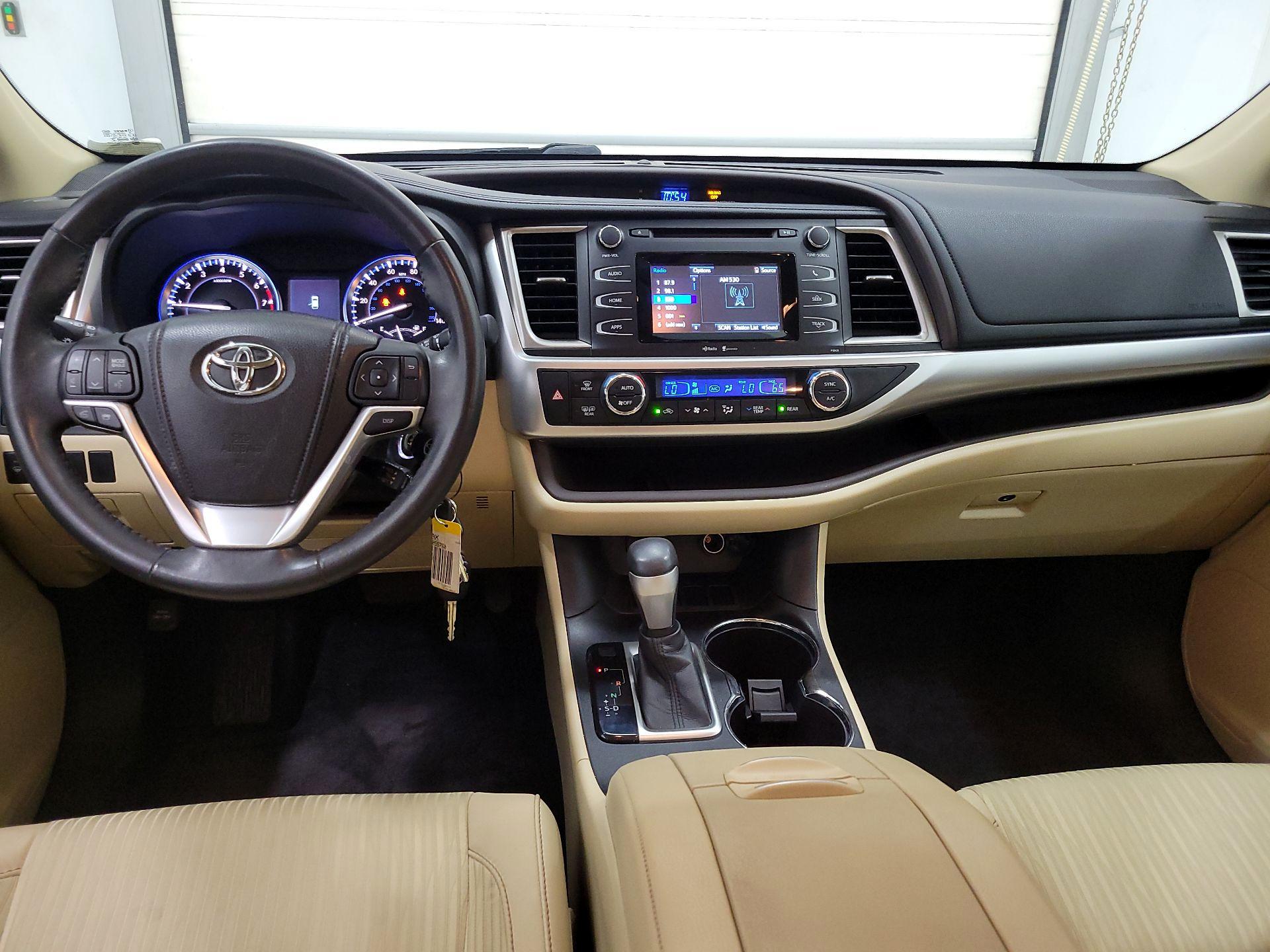 Thumbnail: 2015 Toyota Highlander - 9