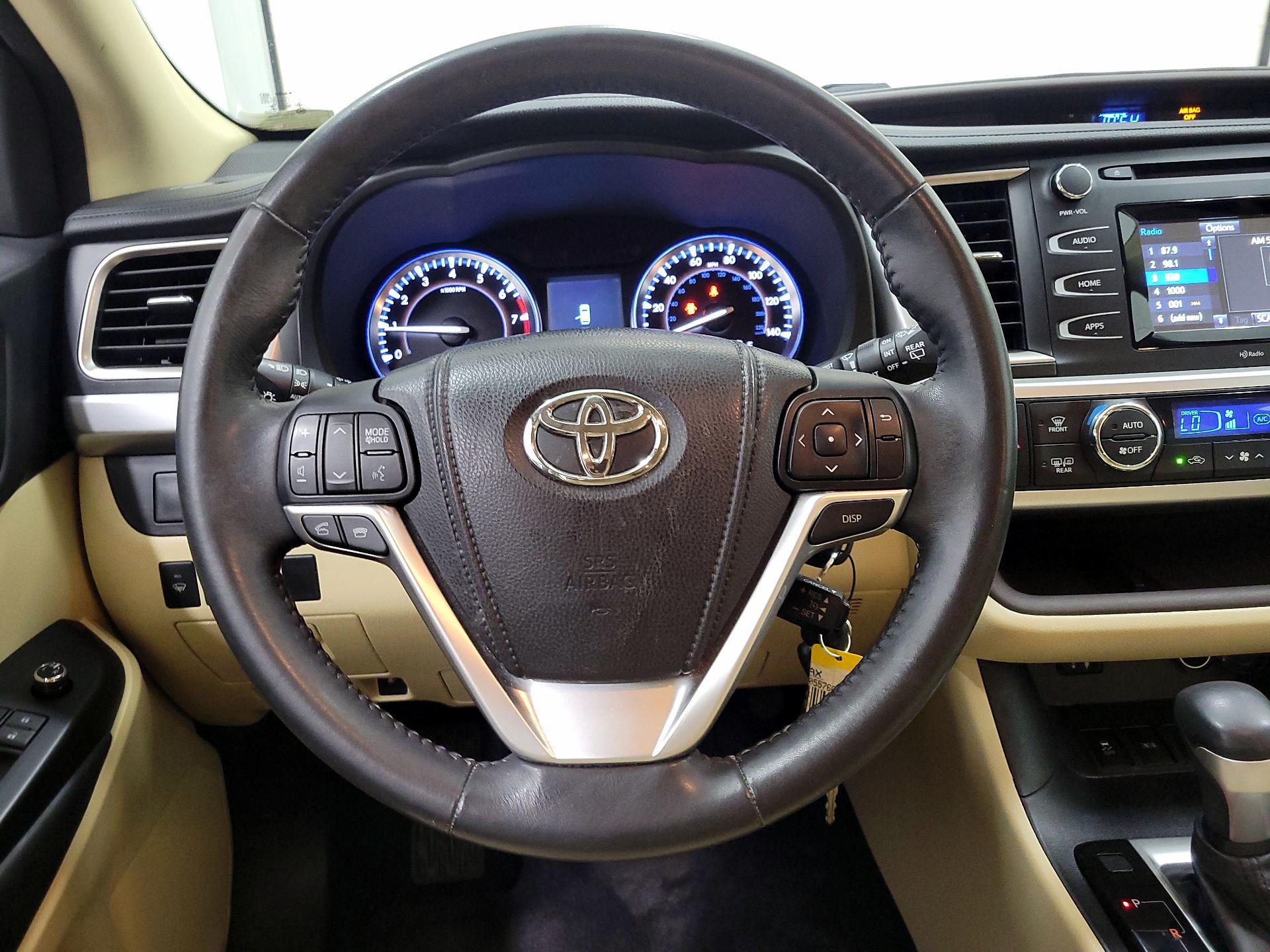 Thumbnail: 2015 Toyota Highlander - 10