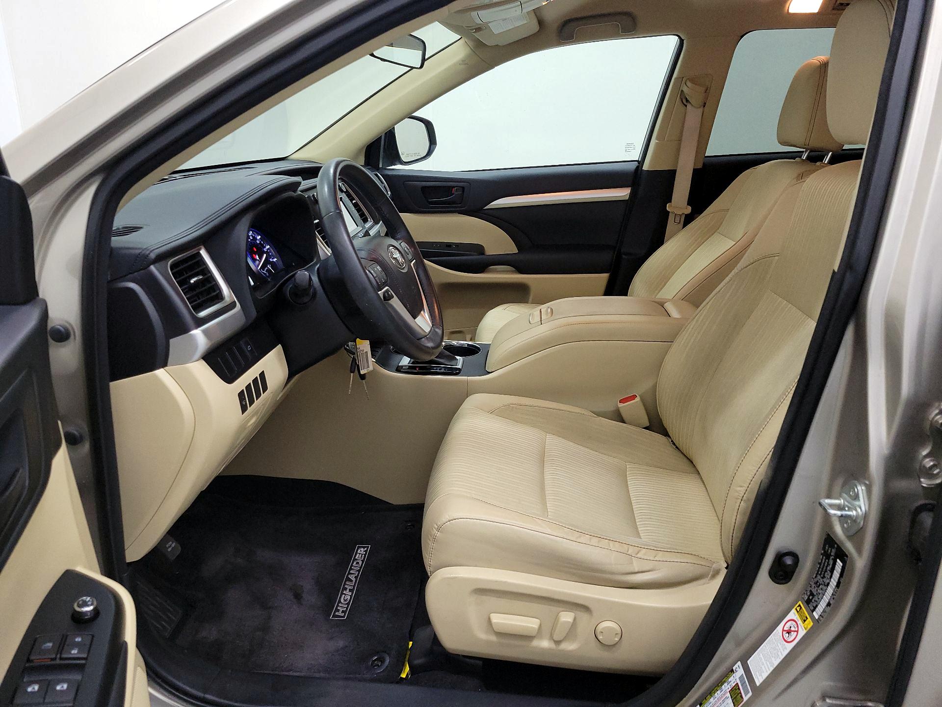Thumbnail: 2015 Toyota Highlander - 11