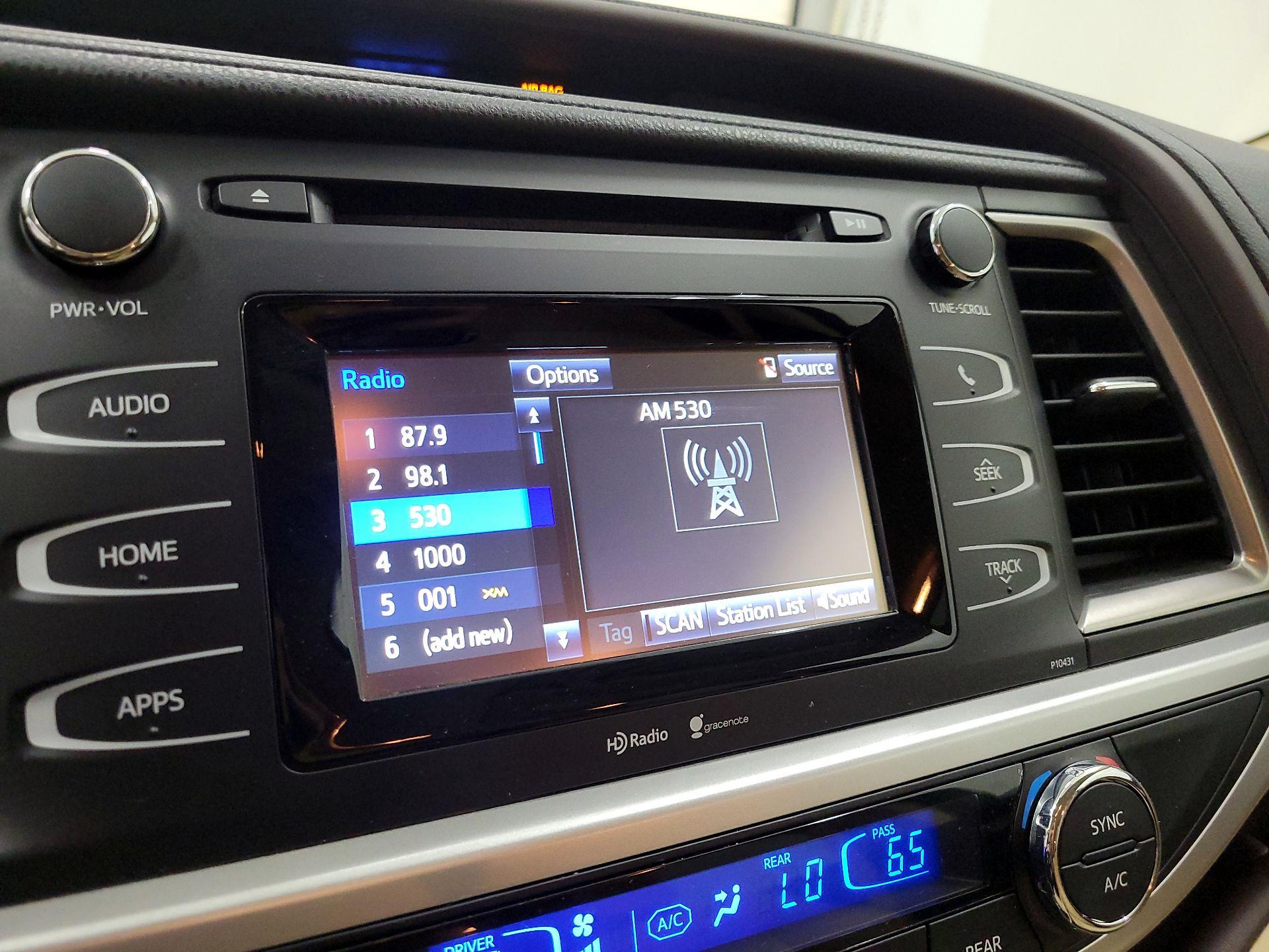 Thumbnail: 2015 Toyota Highlander - 15
