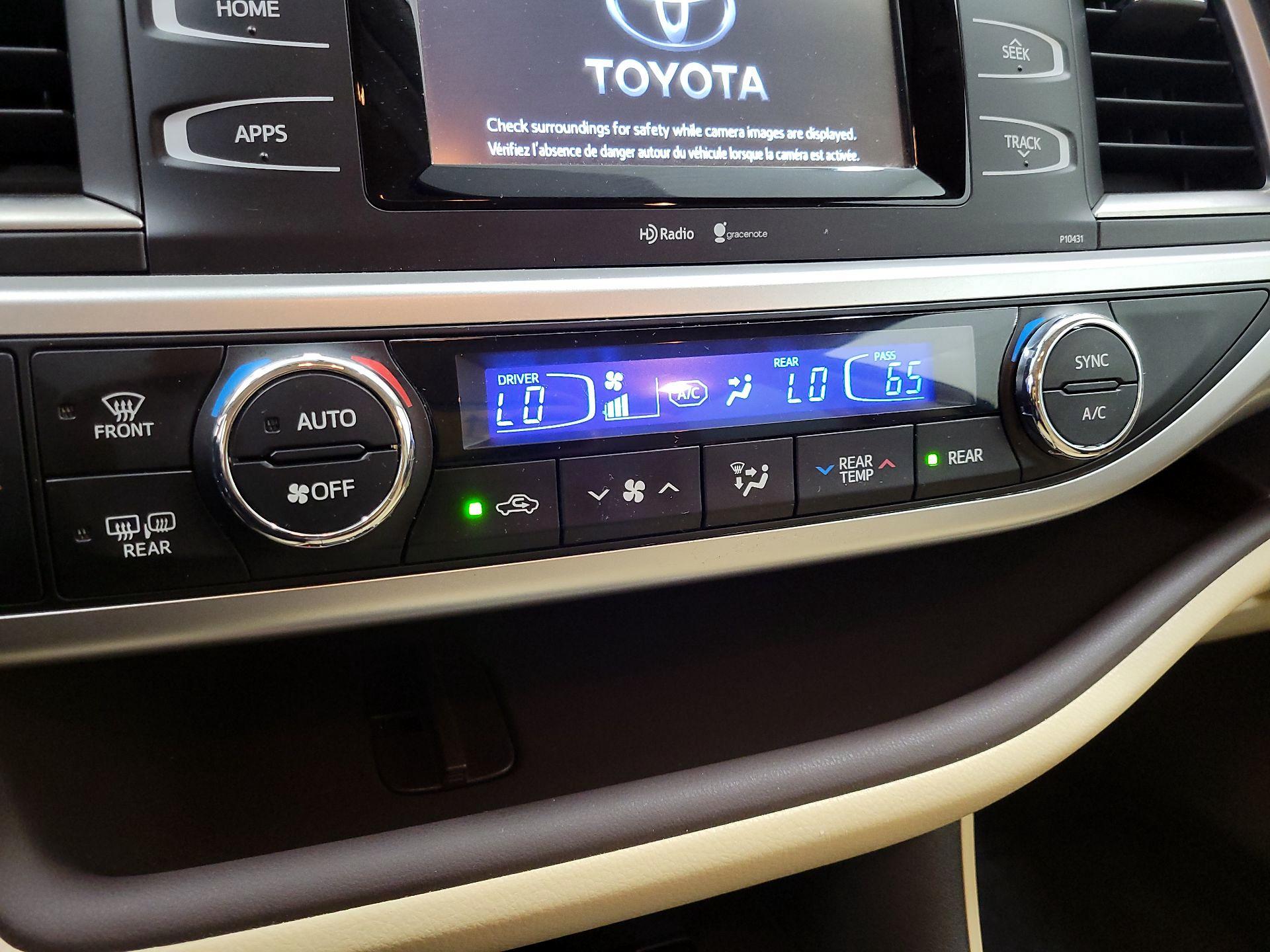 Thumbnail: 2015 Toyota Highlander - 16