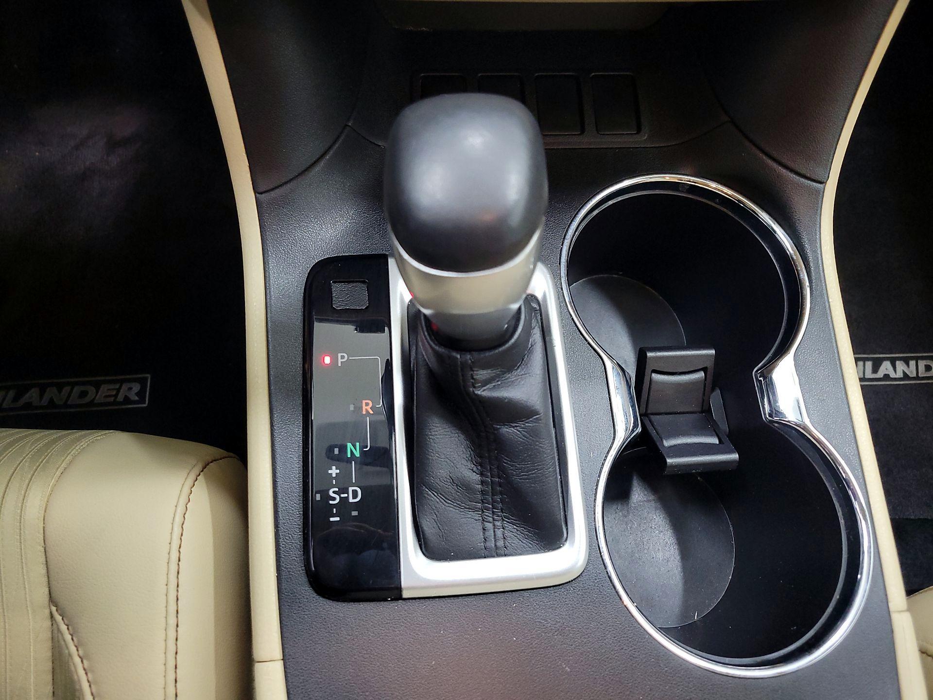 Thumbnail: 2015 Toyota Highlander - 17