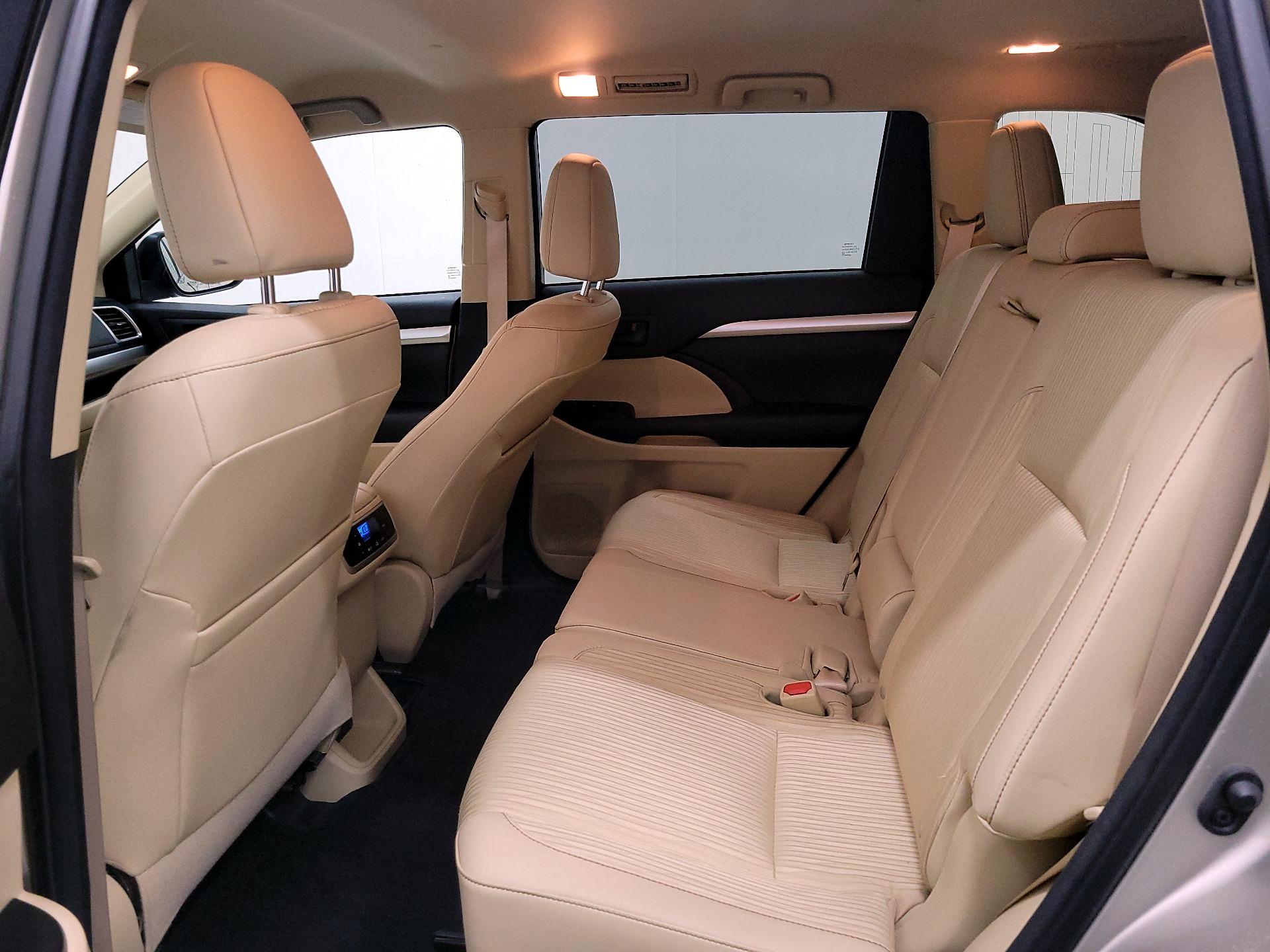 Thumbnail: 2015 Toyota Highlander - 19