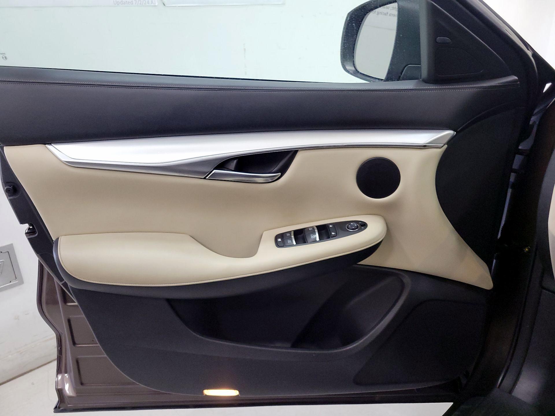 Thumbnail: 2019 INFINITI QX50 - 12
