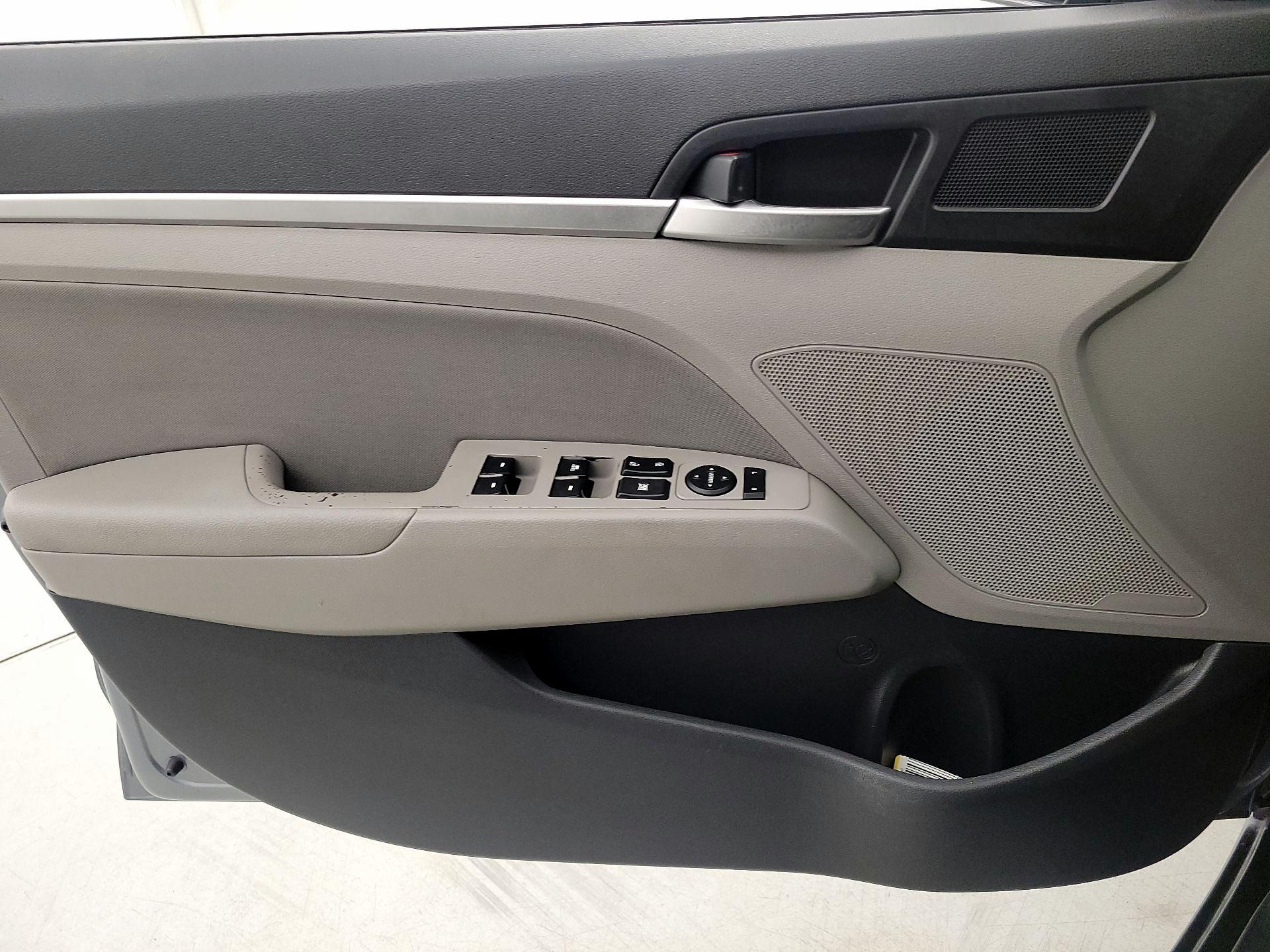 Thumbnail: 2019 Hyundai Elantra - 12