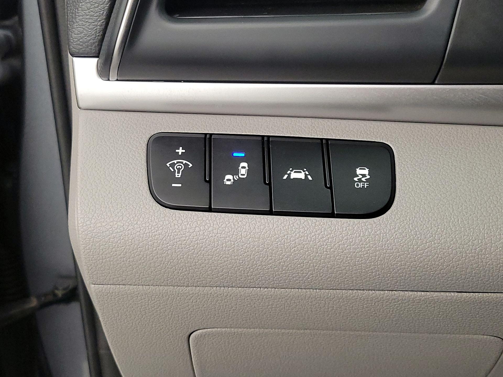 Thumbnail: 2019 Hyundai Elantra - 13