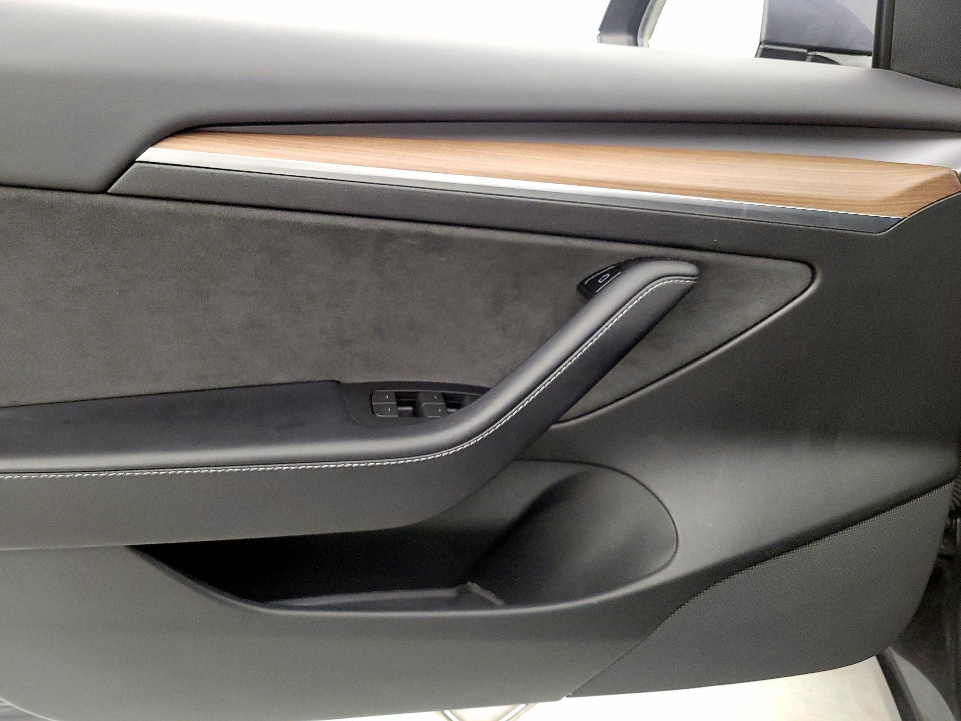 Thumbnail: 2022 Tesla Model 3 - 12