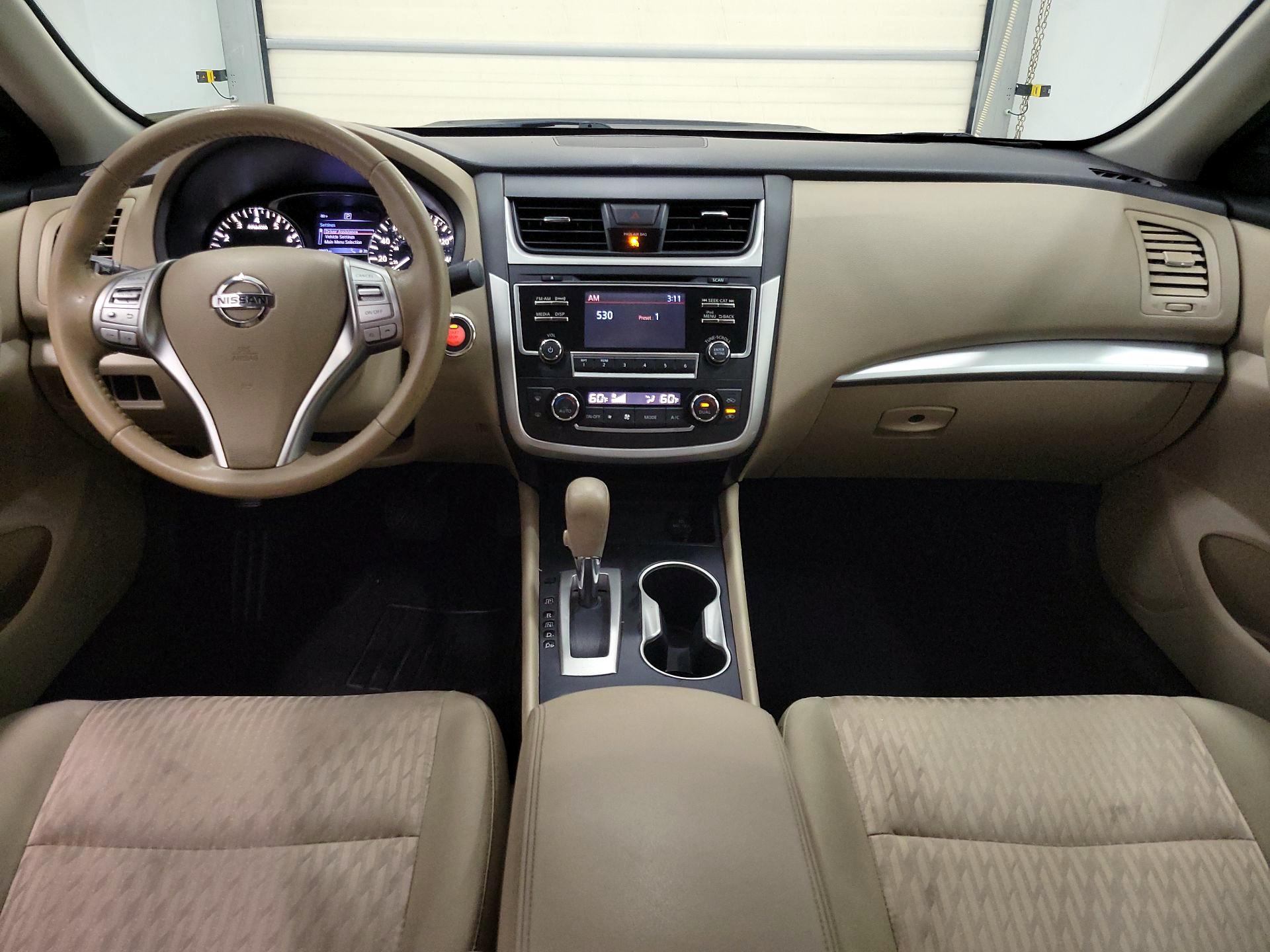 Thumbnail: 2017 Nissan Altima - 9