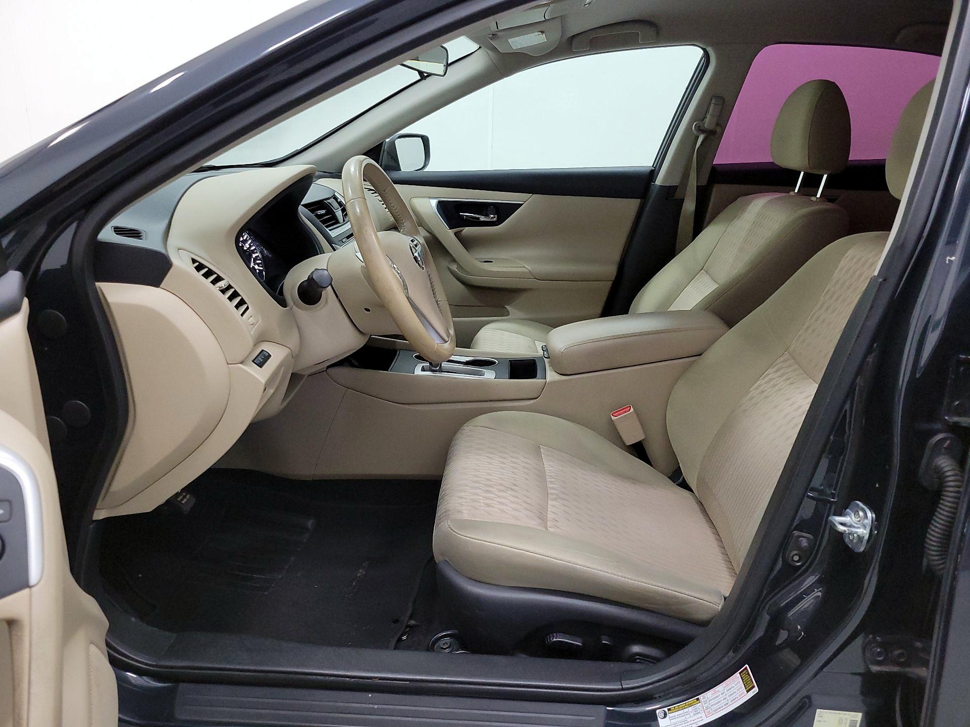 Thumbnail: 2017 Nissan Altima - 11