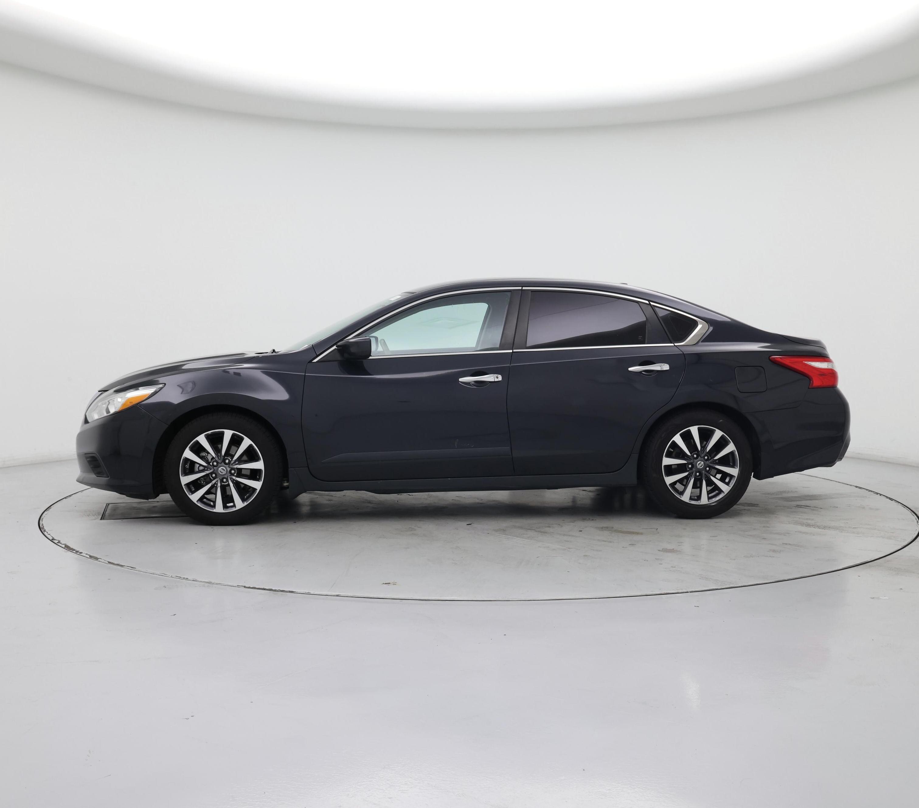 Thumbnail: 2017 Nissan Altima - 3