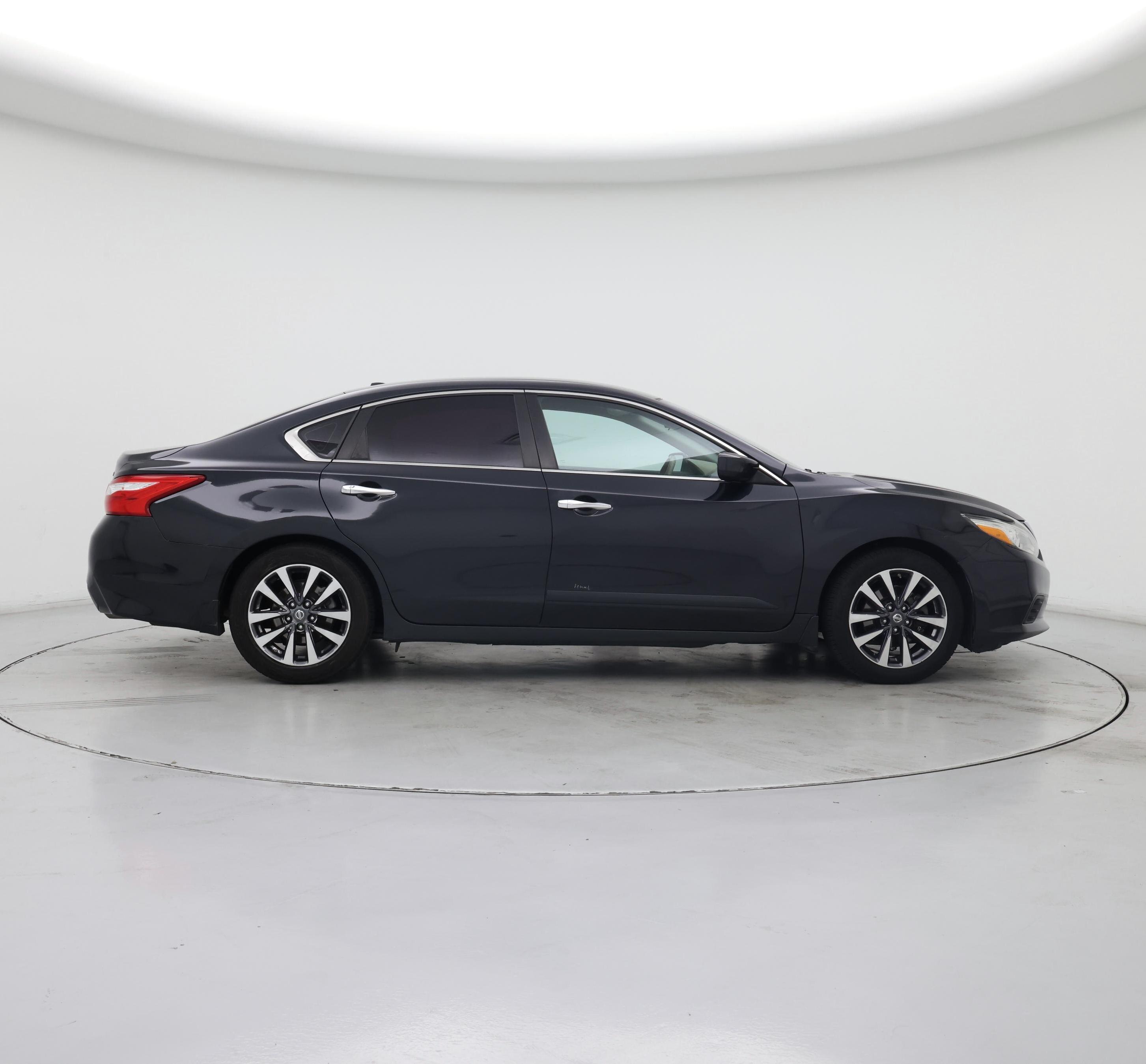 Thumbnail: 2017 Nissan Altima - 7