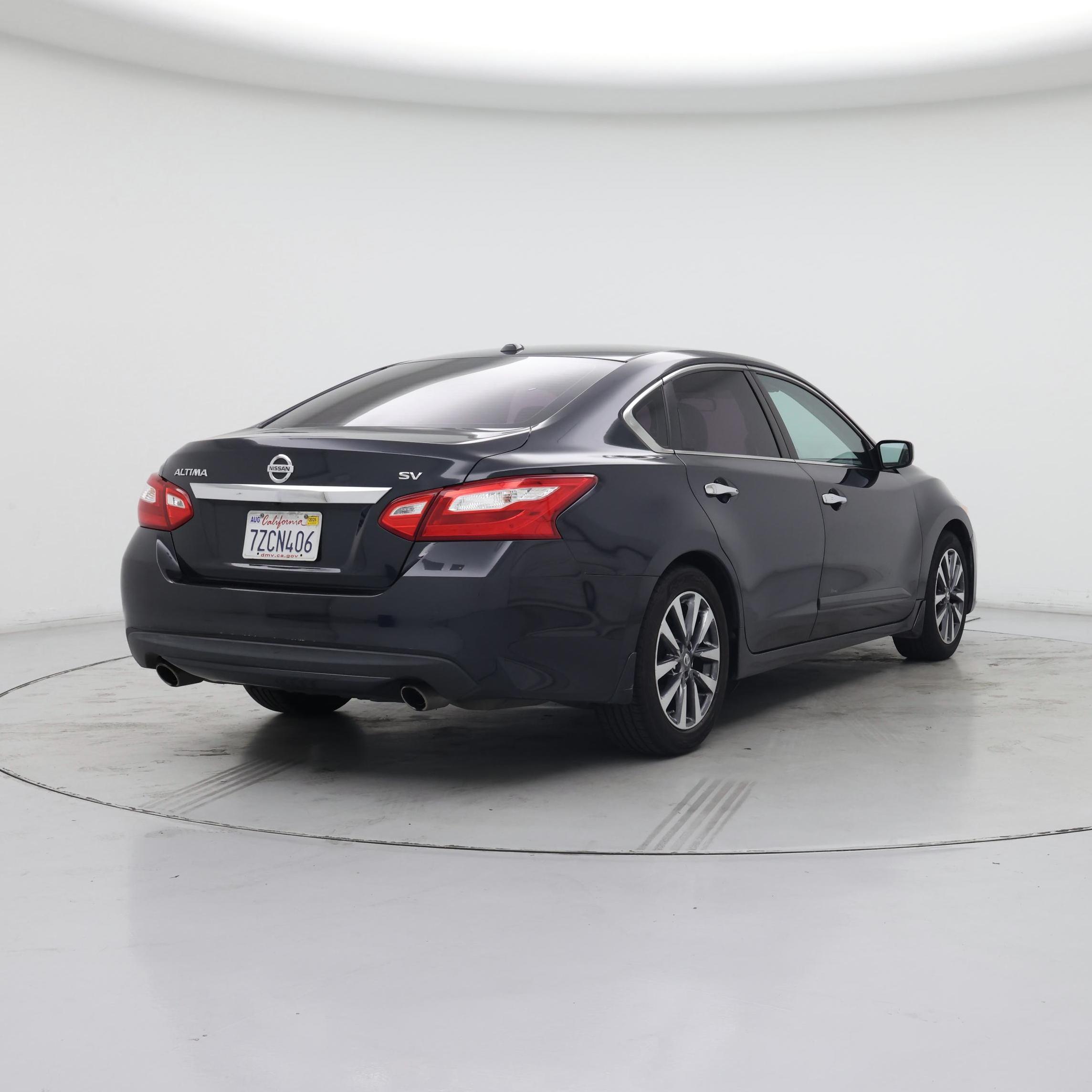 Thumbnail: 2017 Nissan Altima - 8