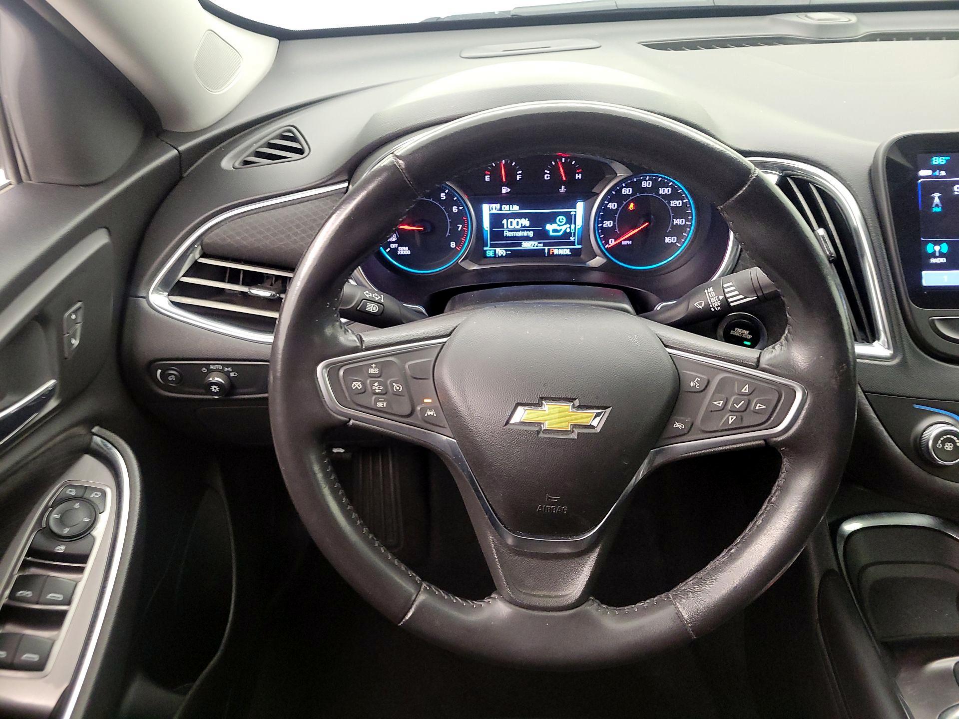 Thumbnail: 2018 Chevrolet Malibu - 10