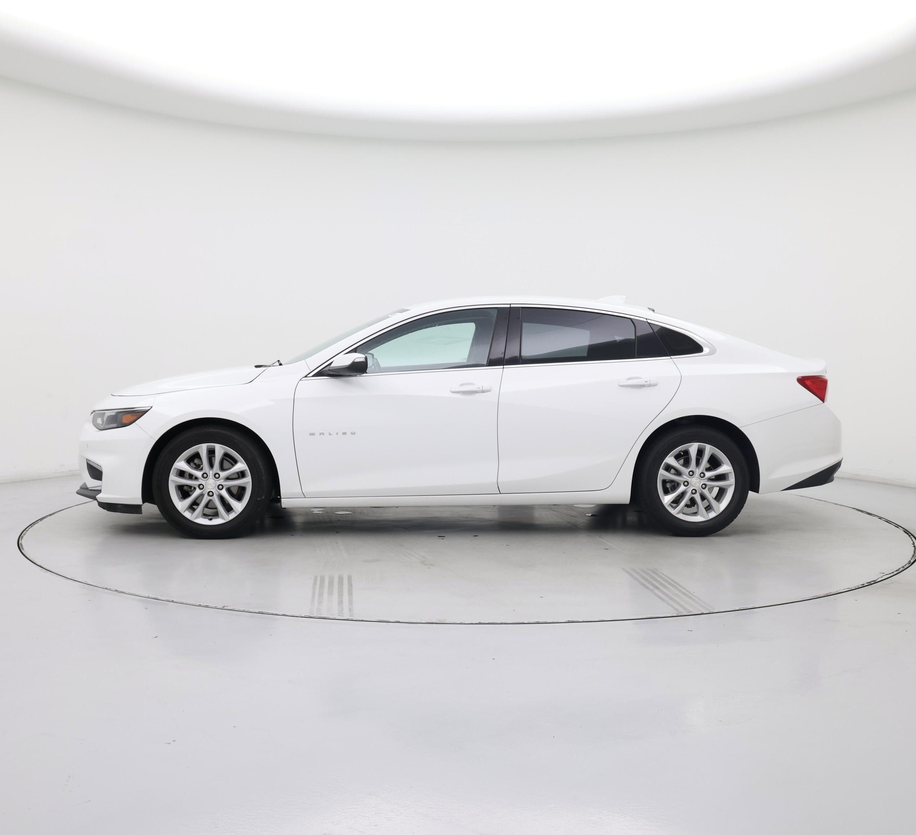 Thumbnail: 2018 Chevrolet Malibu - 3